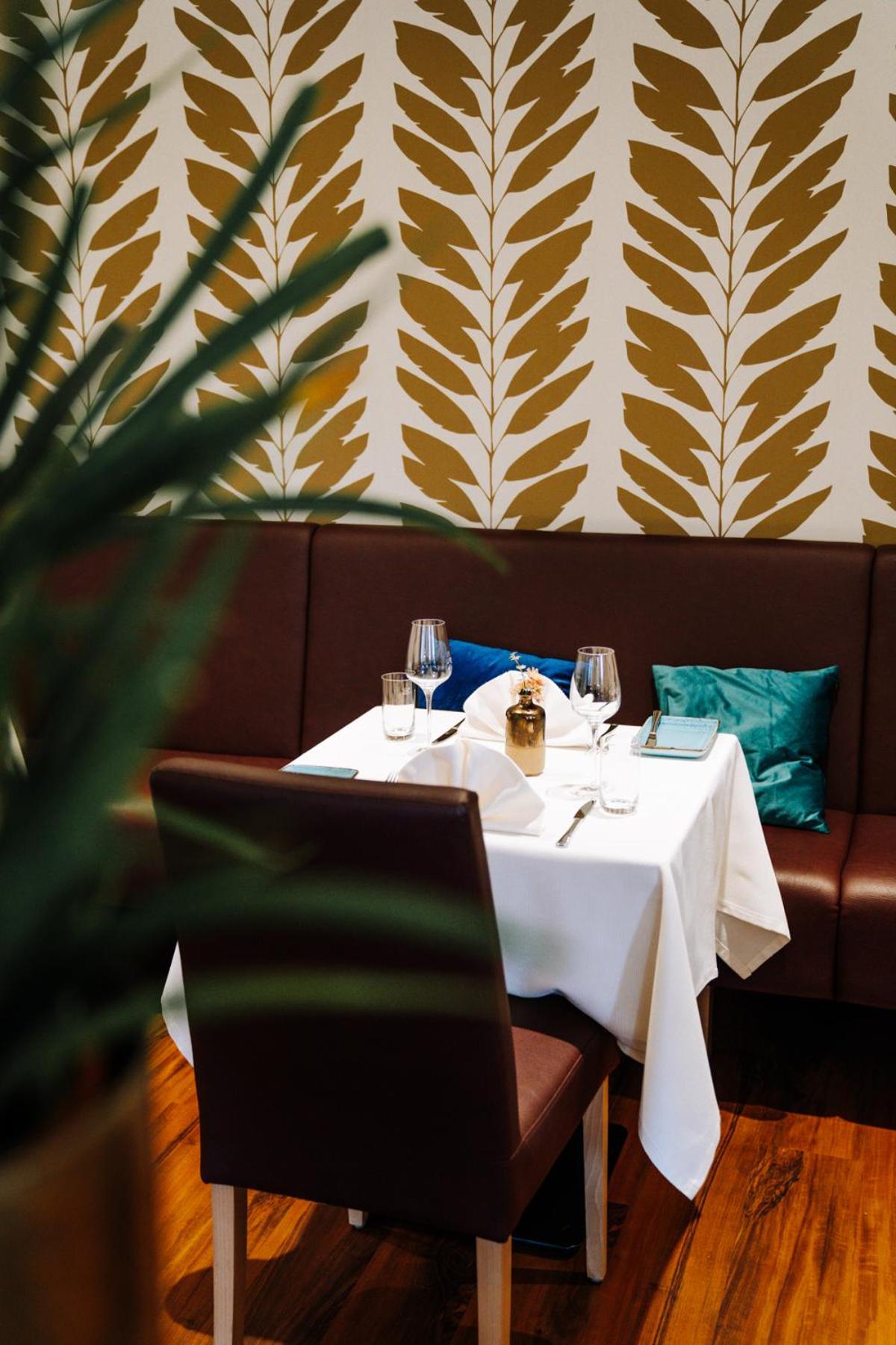 Roussel Hotel Restaurant