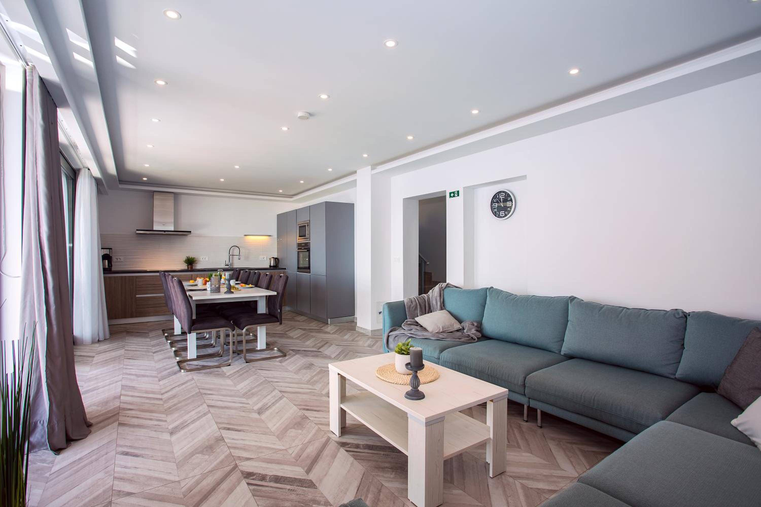 Luxury Villa POCRNJA -heated pool, sauna, jacuzzi, pool table view 5