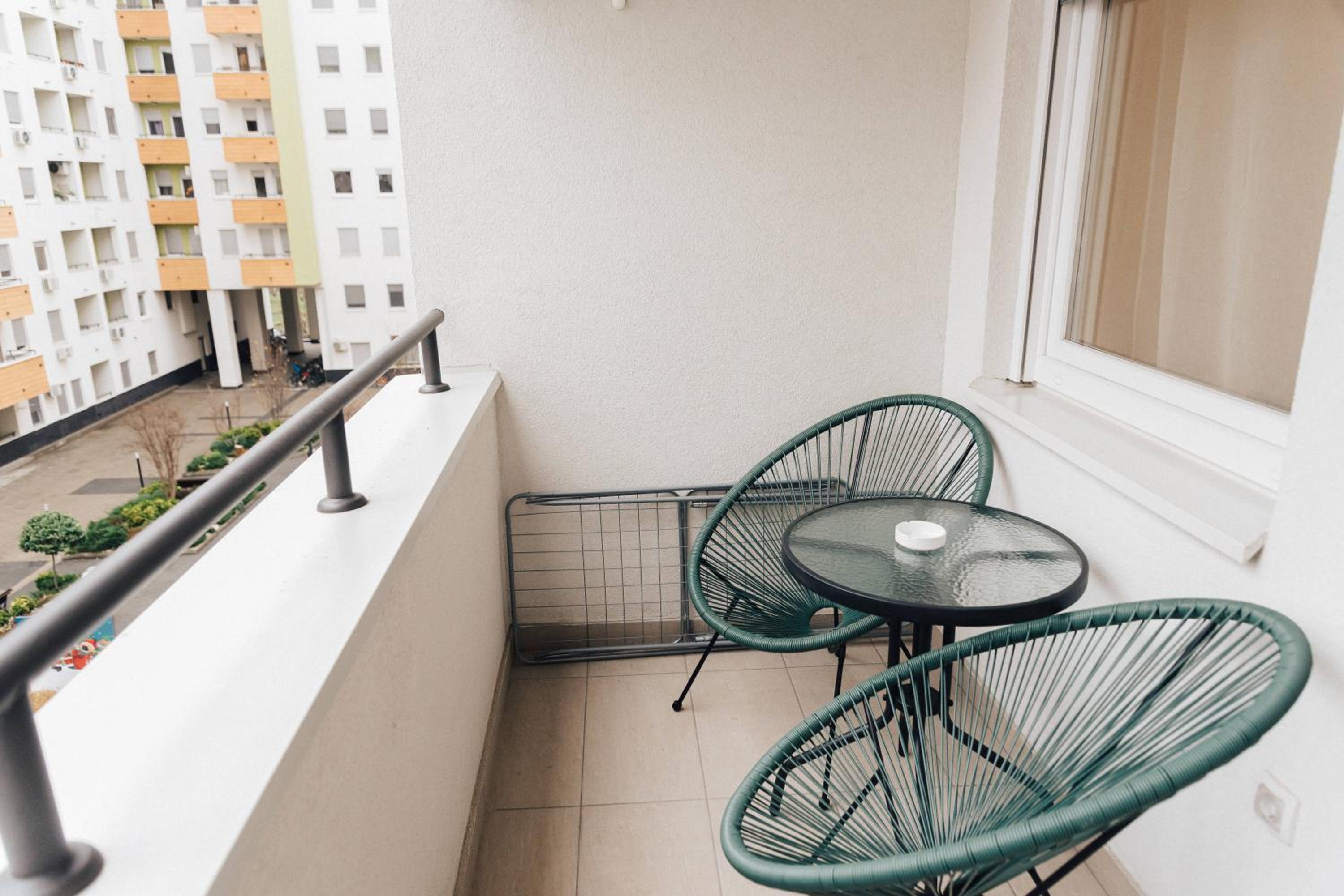 Regina Apartments with free parking view 4