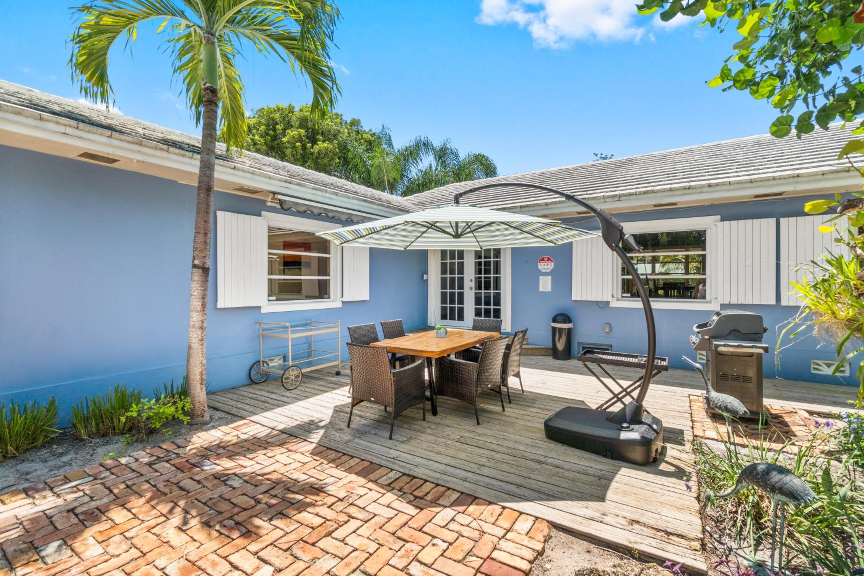 Spanish Style- Heated Saltwater Pool/grill, Min to Beach & Atlantic