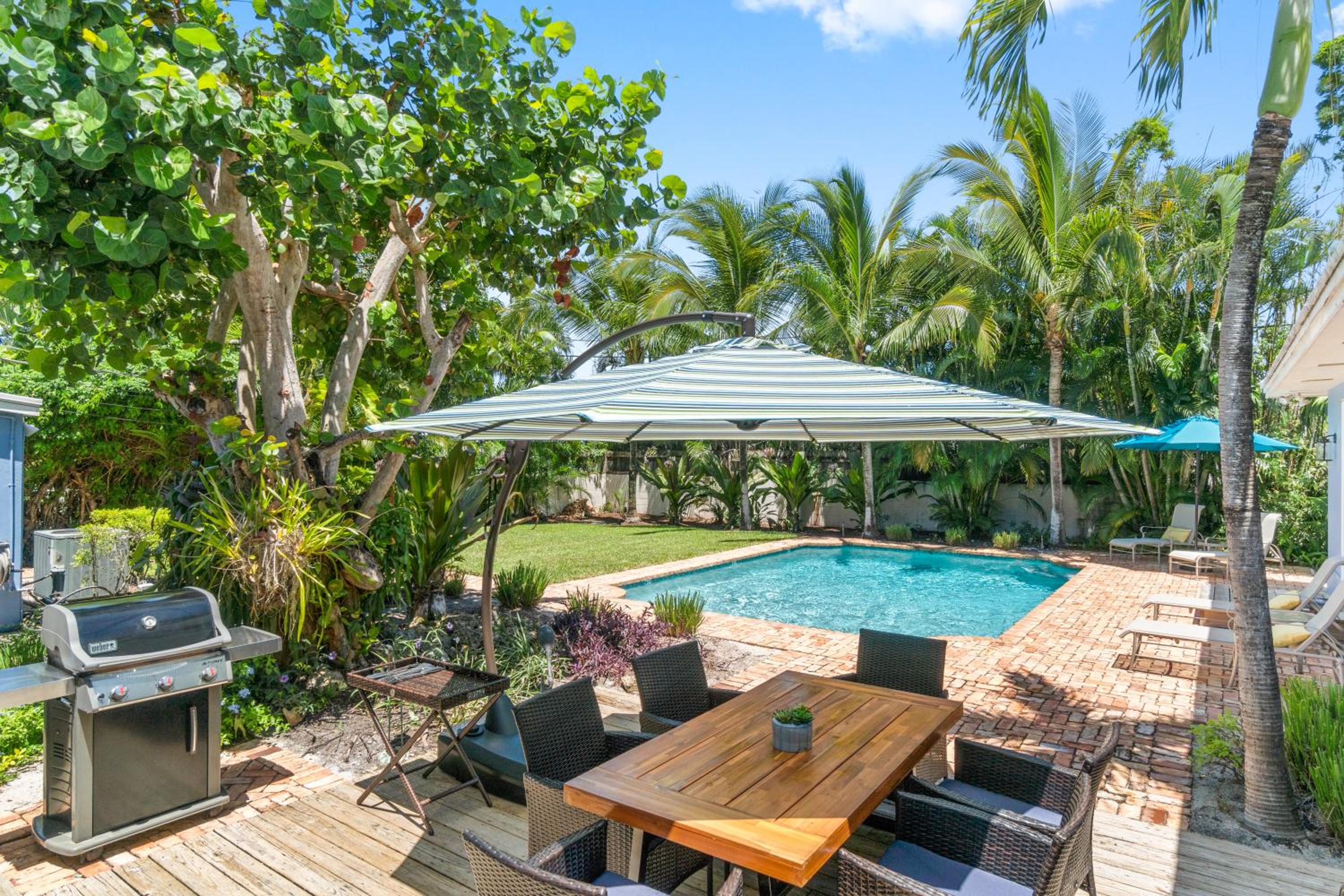 Spanish Style- Heated Saltwater Pool/grill, Min to Beach & Atlantic