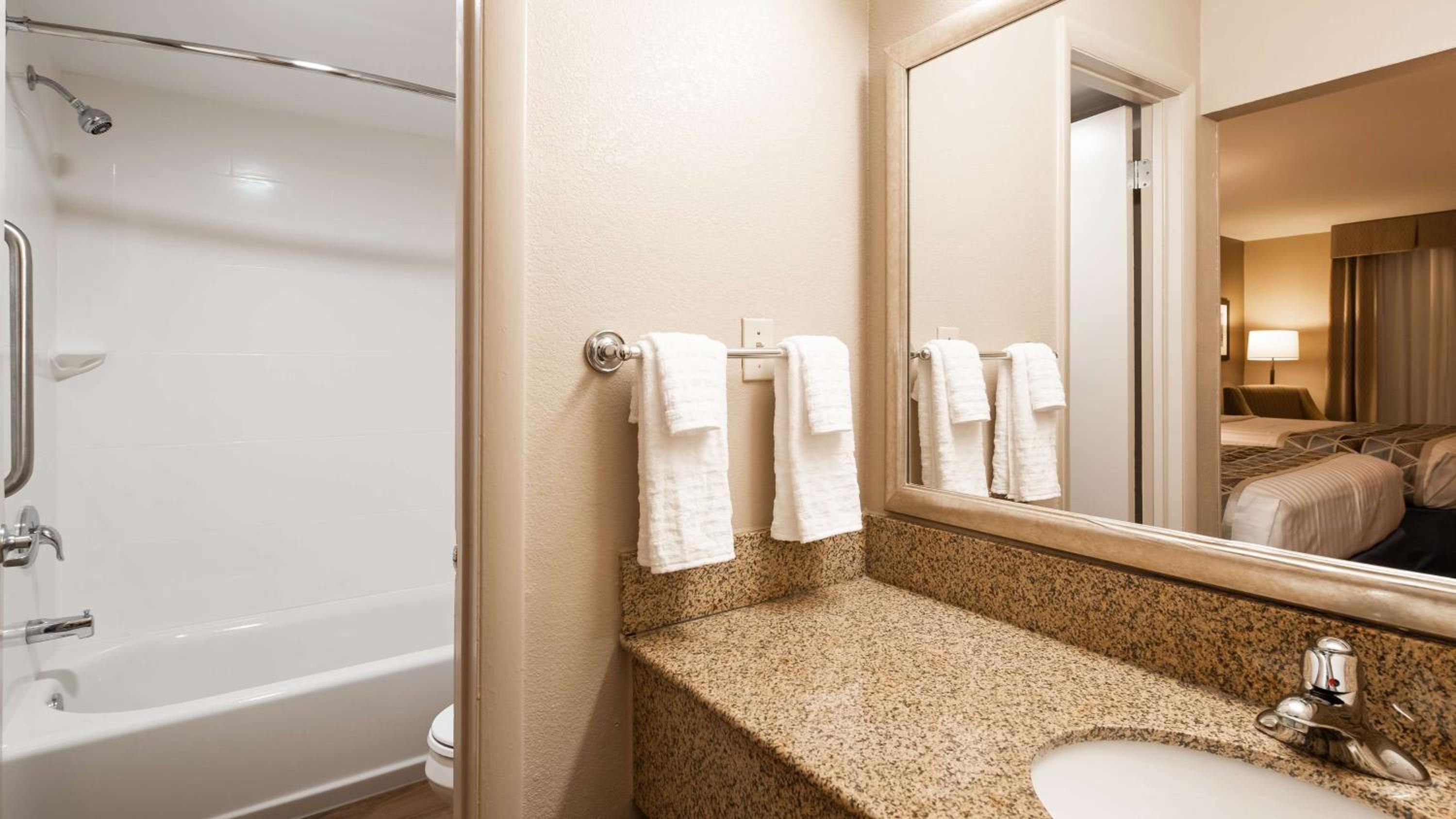 Annapolis Vacations - Best Western Annapolis - Property Image 9