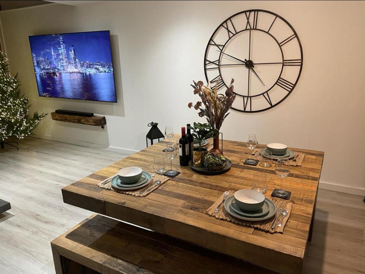REFURBISHED MAY 2026 - EXCLUSIVE and MODERN Bradford City Centre- 85" Cinema TV view 5