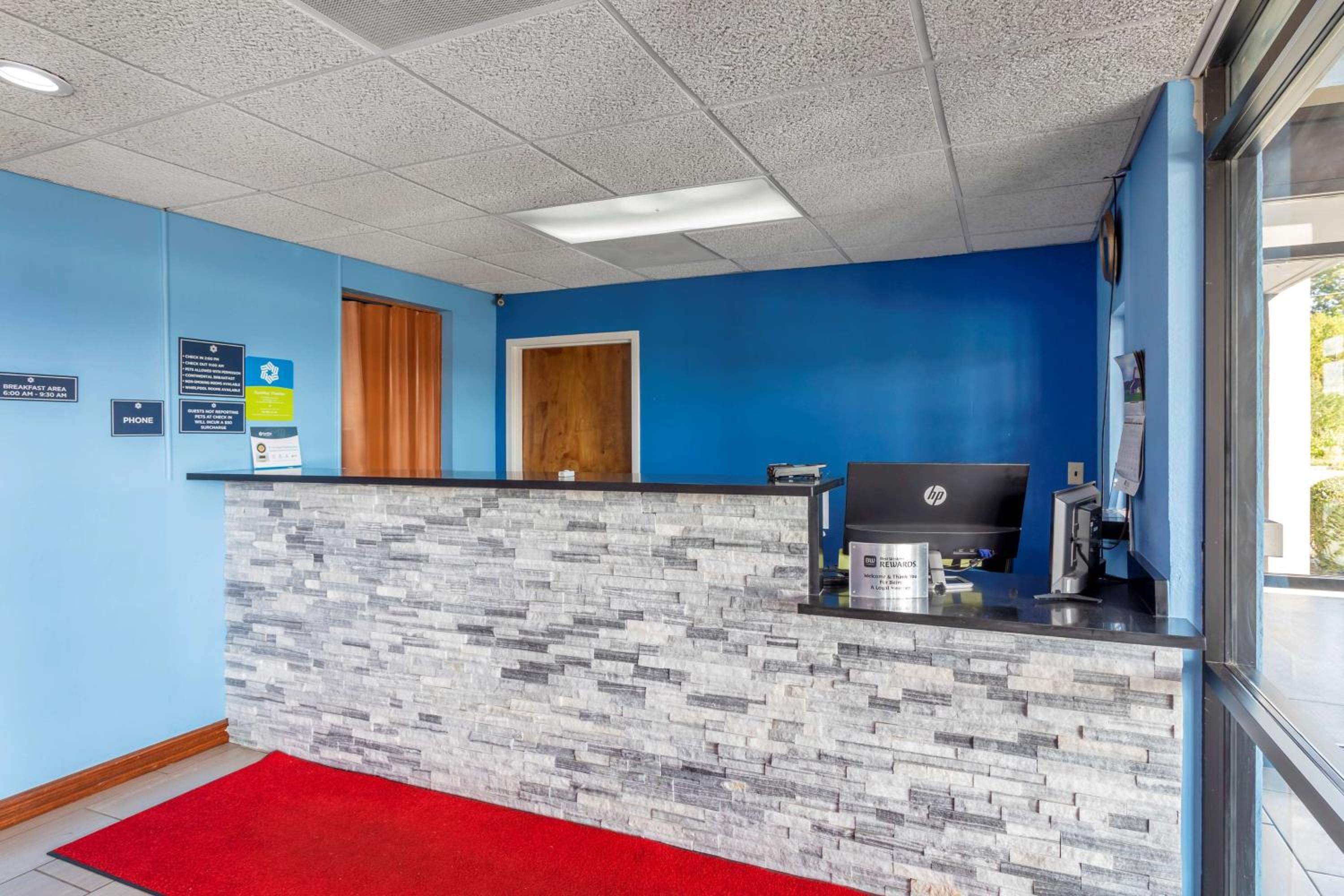 Lenoir City Vacations - SureStay Hotel by Best Western Lenoir City - Property Image 20
