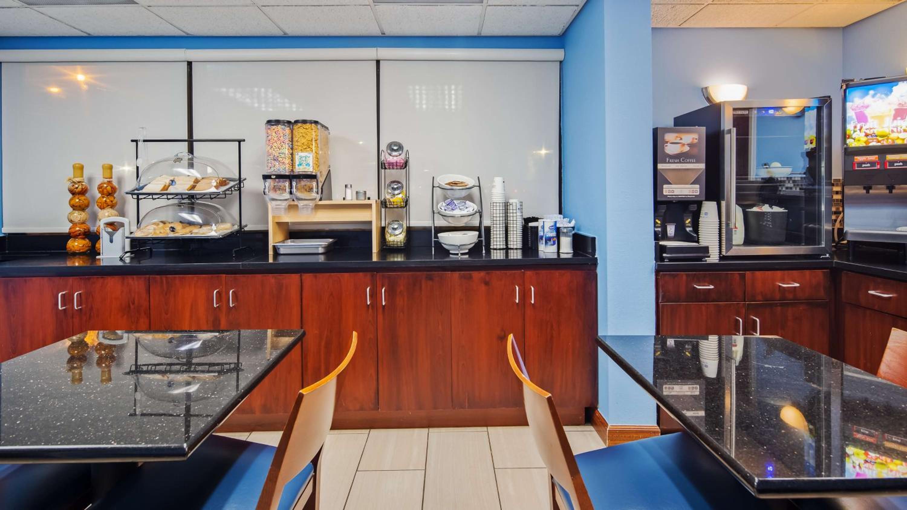 Lenoir City Vacations - SureStay Hotel by Best Western Lenoir City - Property Image 22