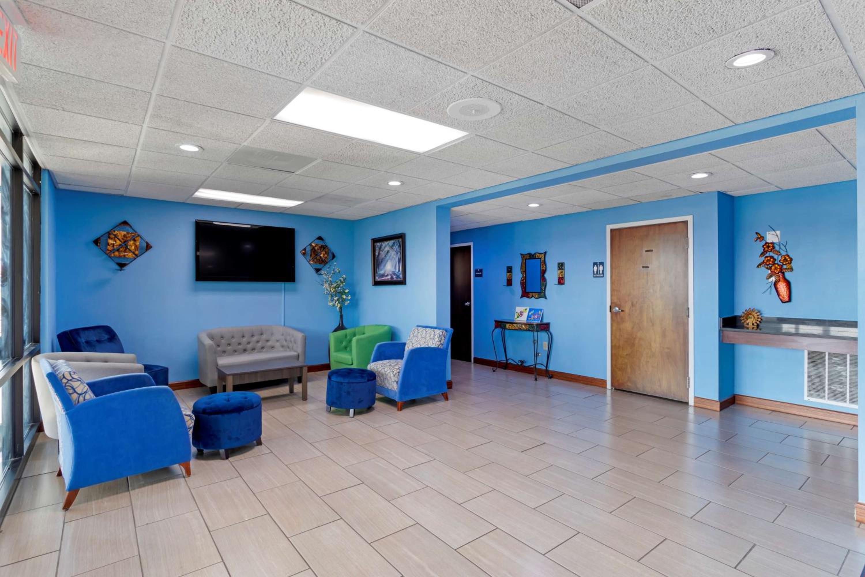 Lenoir City Vacations - SureStay Hotel by Best Western Lenoir City - Property Image 16