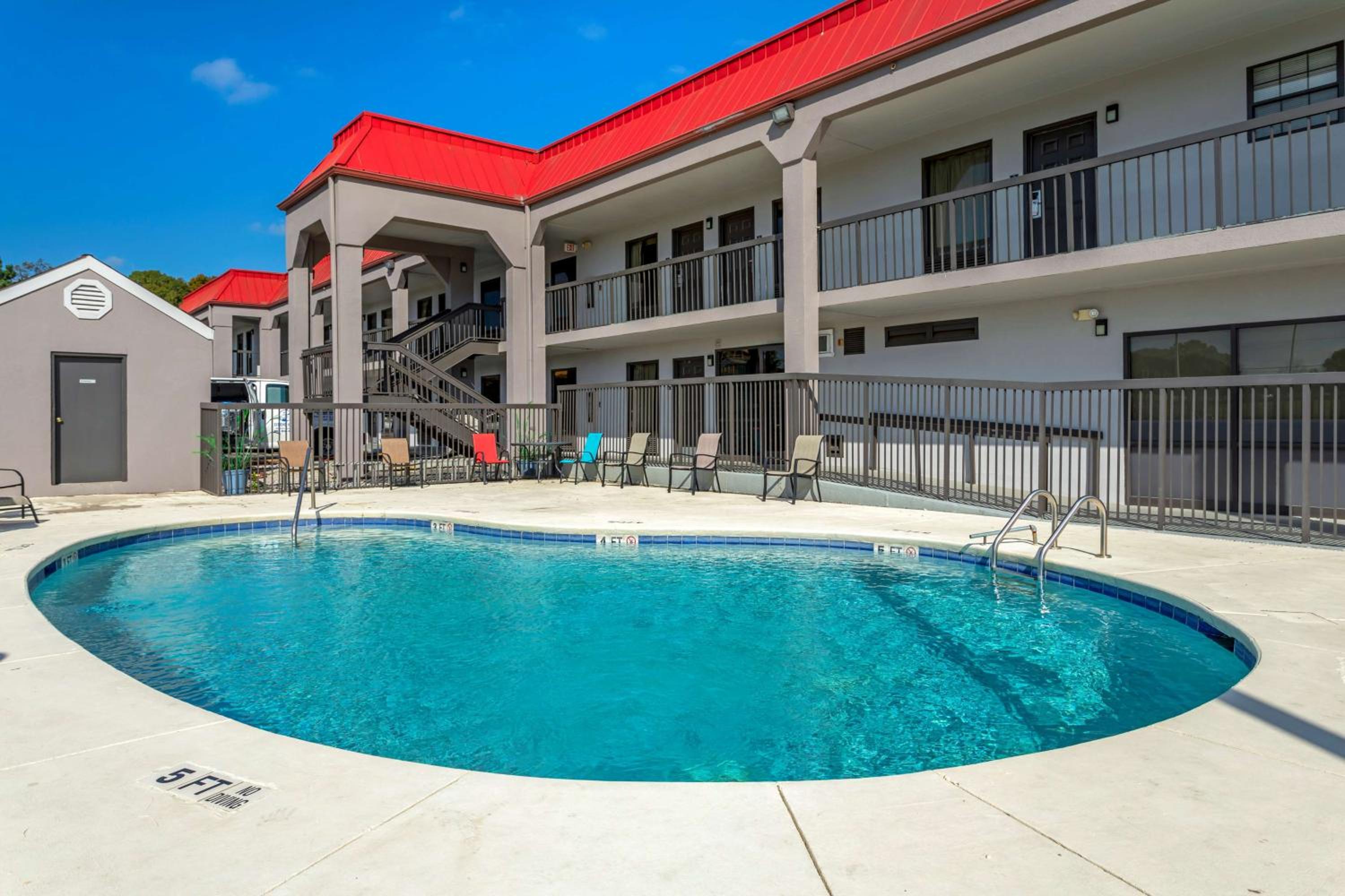 Lenoir City Vacations - SureStay Hotel by Best Western Lenoir City - Property Image 24