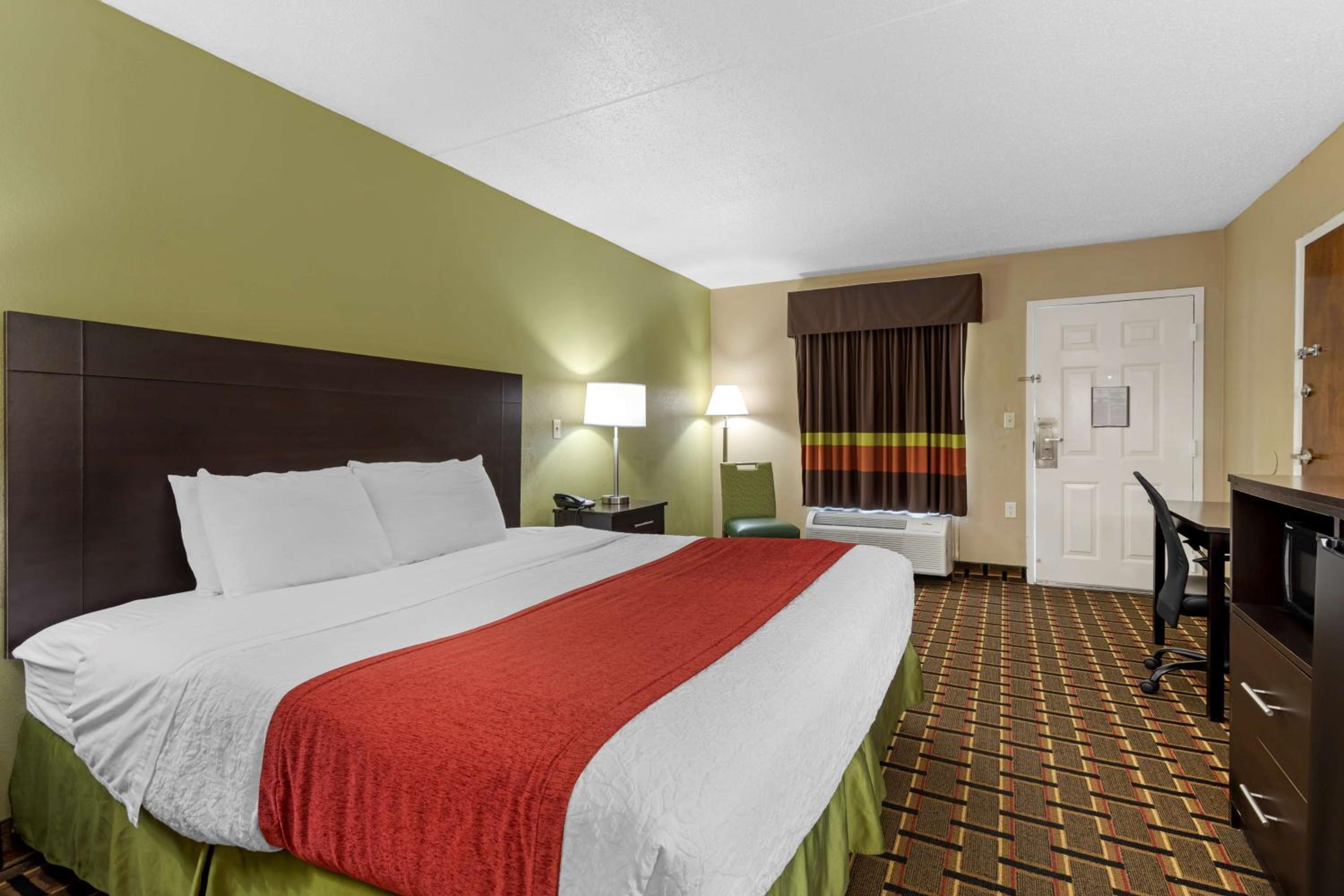 Lenoir City Vacations - SureStay Hotel by Best Western Lenoir City - Property Image 10