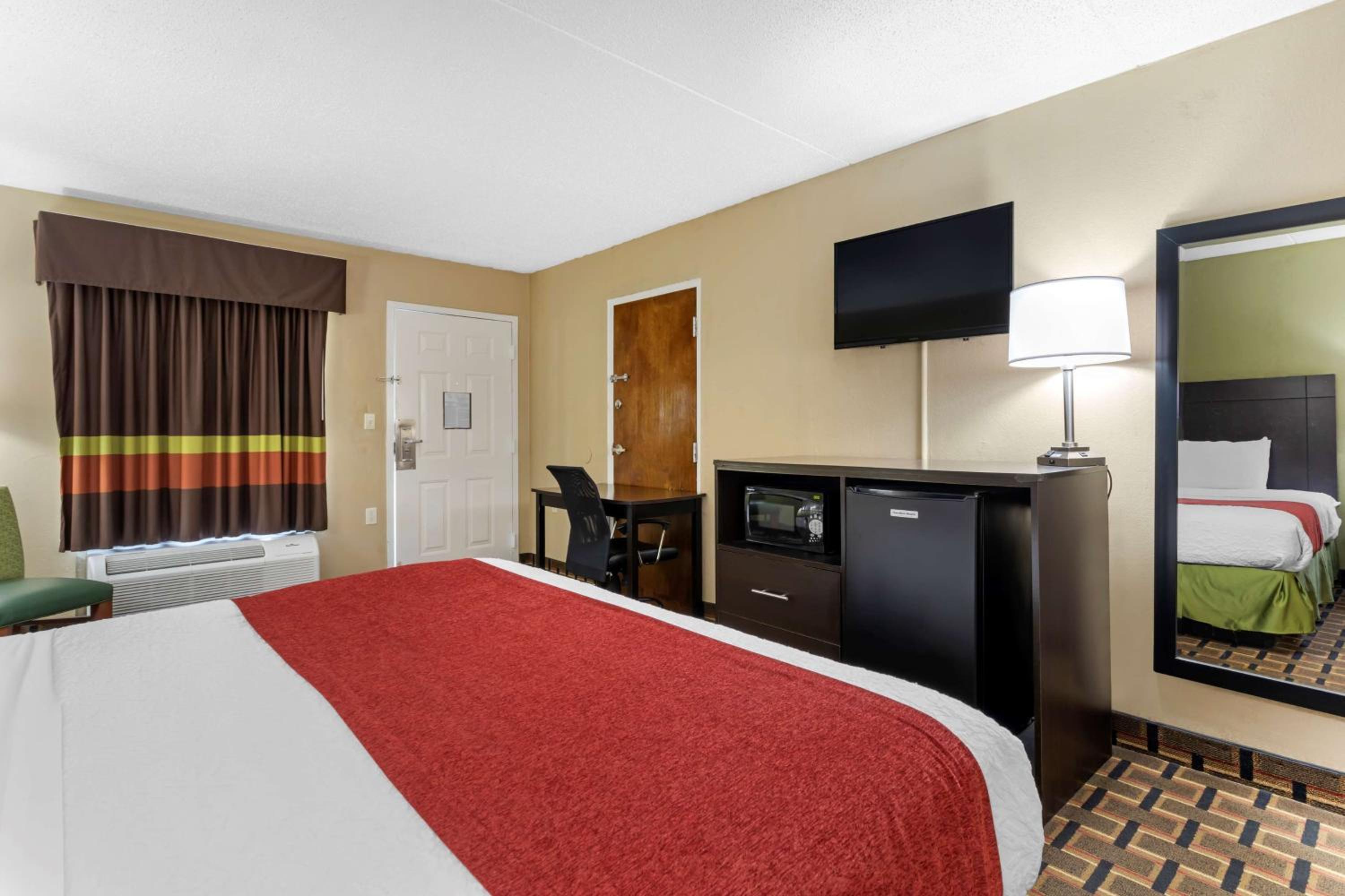 Lenoir City Vacations - SureStay Hotel by Best Western Lenoir City - Property Image 28