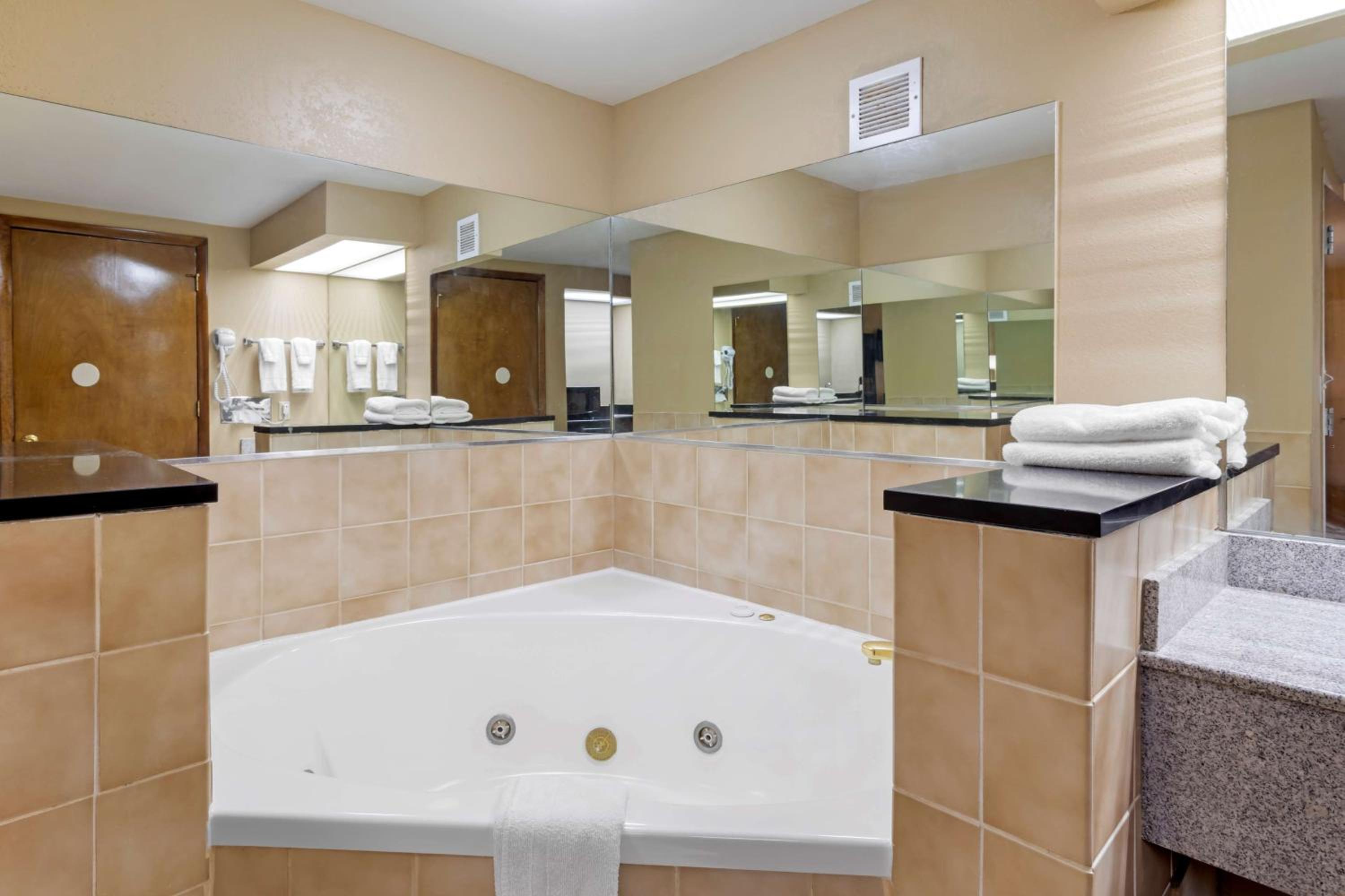 Lenoir City Vacations - SureStay Hotel by Best Western Lenoir City - Property Image 17
