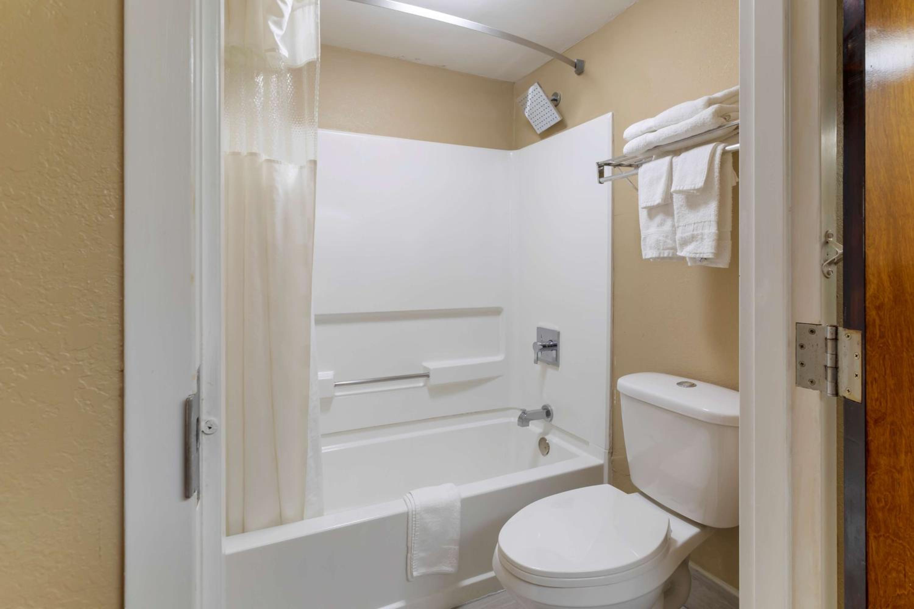 Lenoir City Vacations - SureStay Hotel by Best Western Lenoir City - Property Image 12