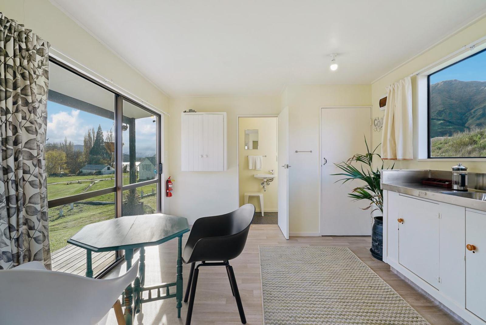 Glendhu Station Cottage - Glendhu Bay Holiday Home