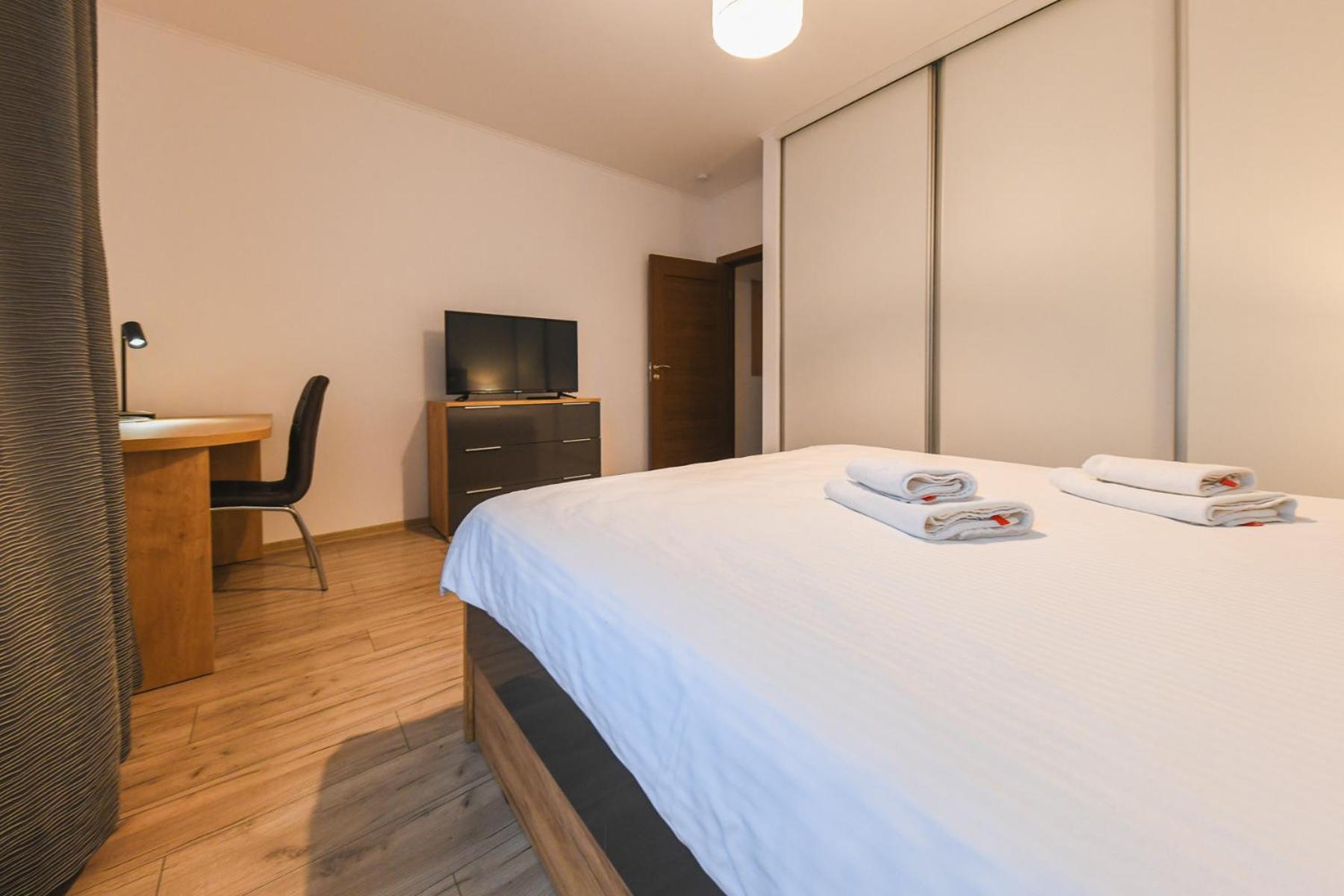Spacious and Quiet 2 Bedroom Apartment