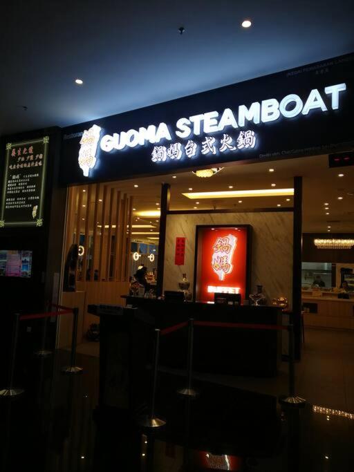 【NETFLIX】Suasana Suites,Nxt to CIQ【PoolGym&WIFI】