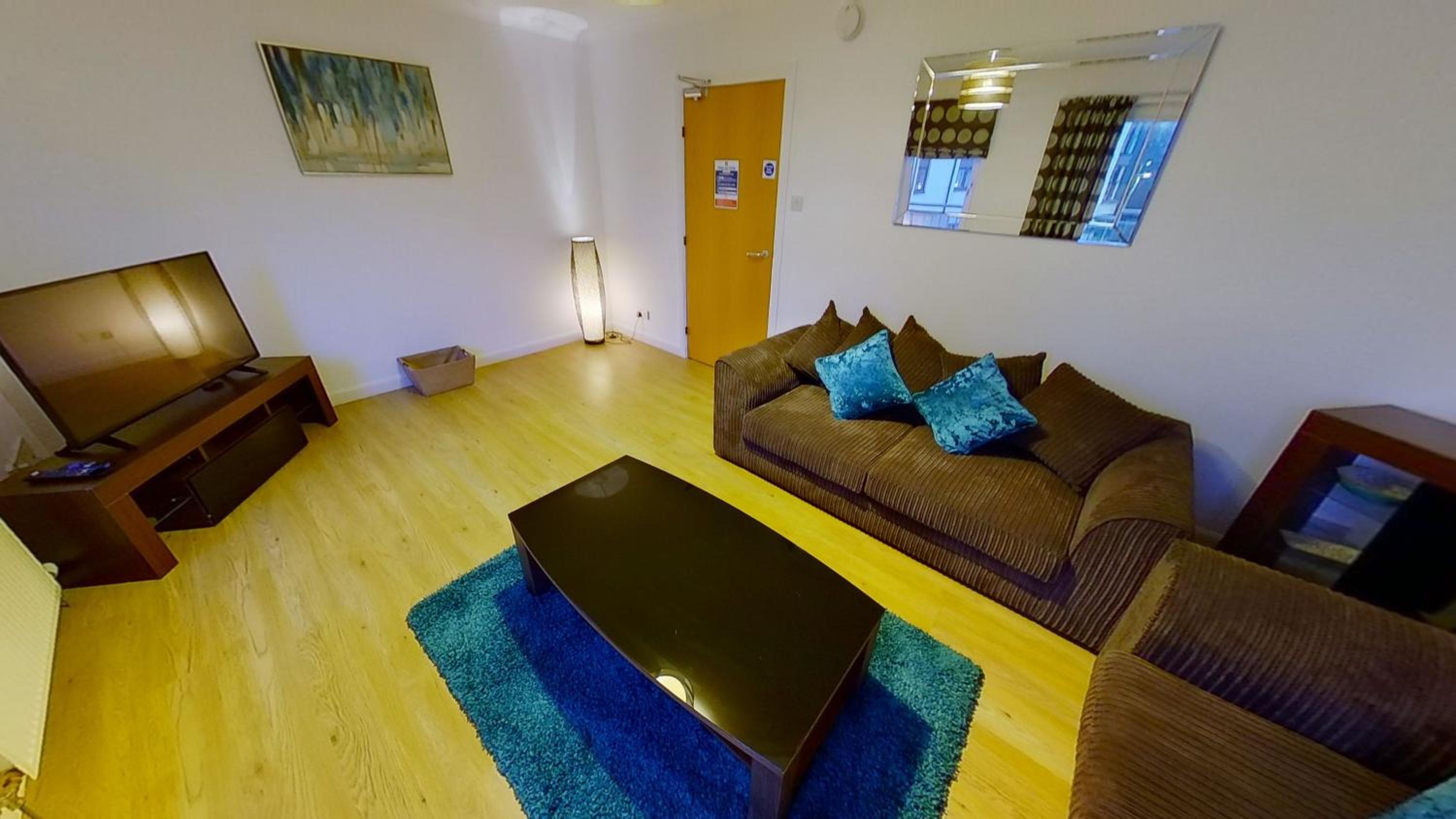 Orange Town House - Shaw Road, Only 6 Minutes to City Centre view 5