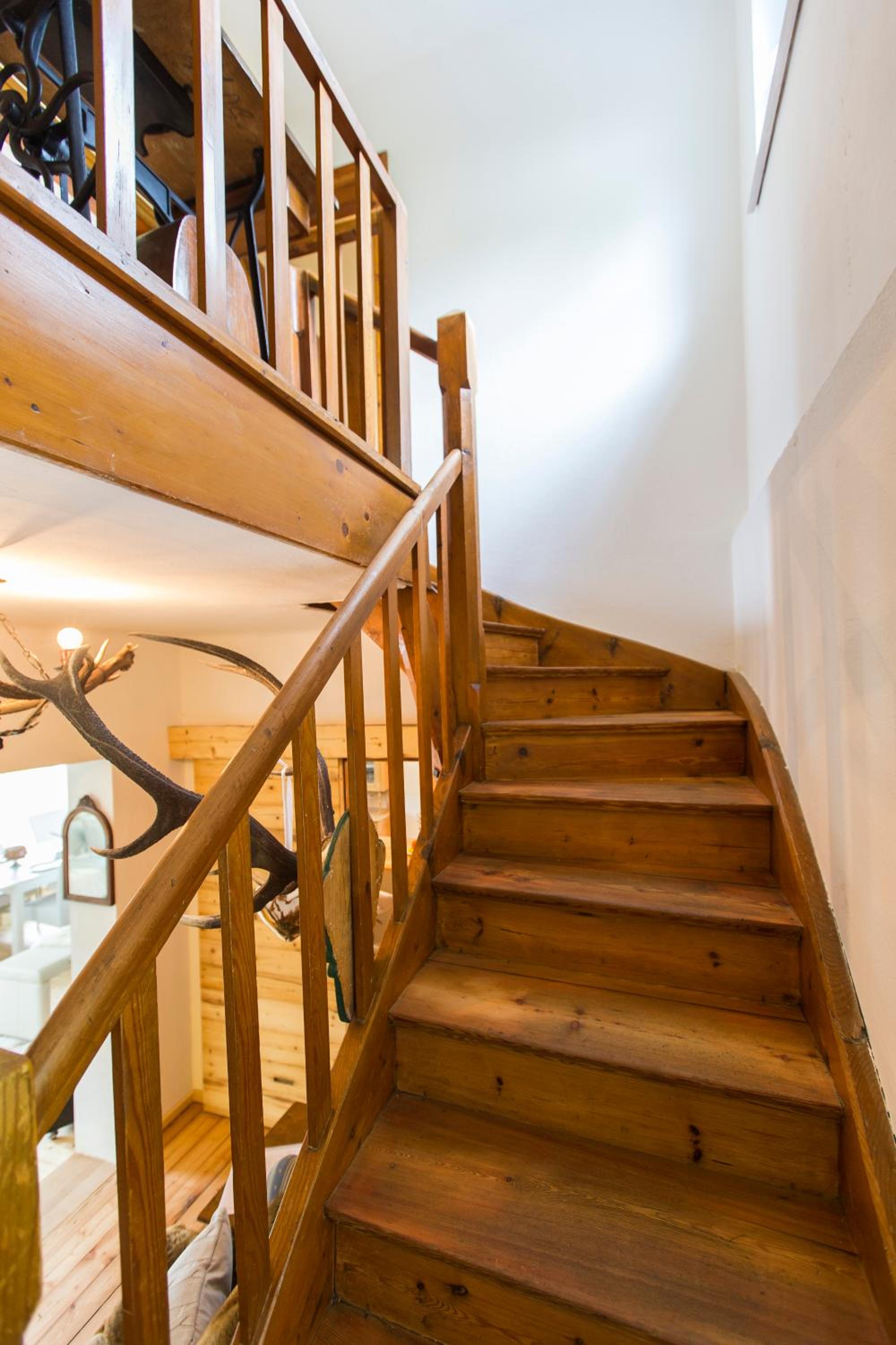 Forest Chalet, all famous ski areas around us, 15 min to city of salzburg, mountainview, panorama sauna, bath whirlpool, fire pit in garden up to 10 p