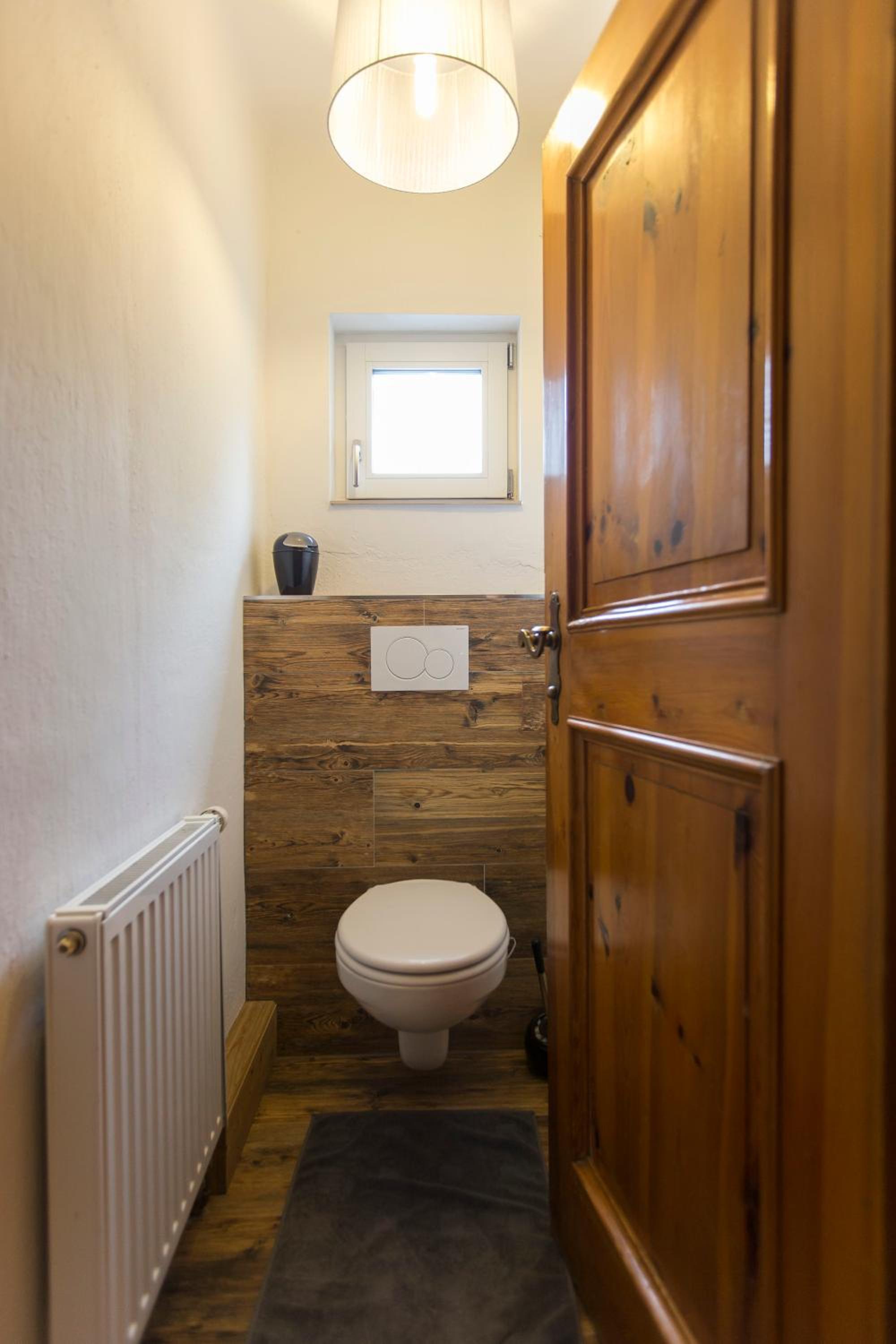 Forest Chalet, all famous ski areas around us, 15 min to city of salzburg, mountainview, panorama sauna, bath whirlpool, fire pit in garden up to 10 p