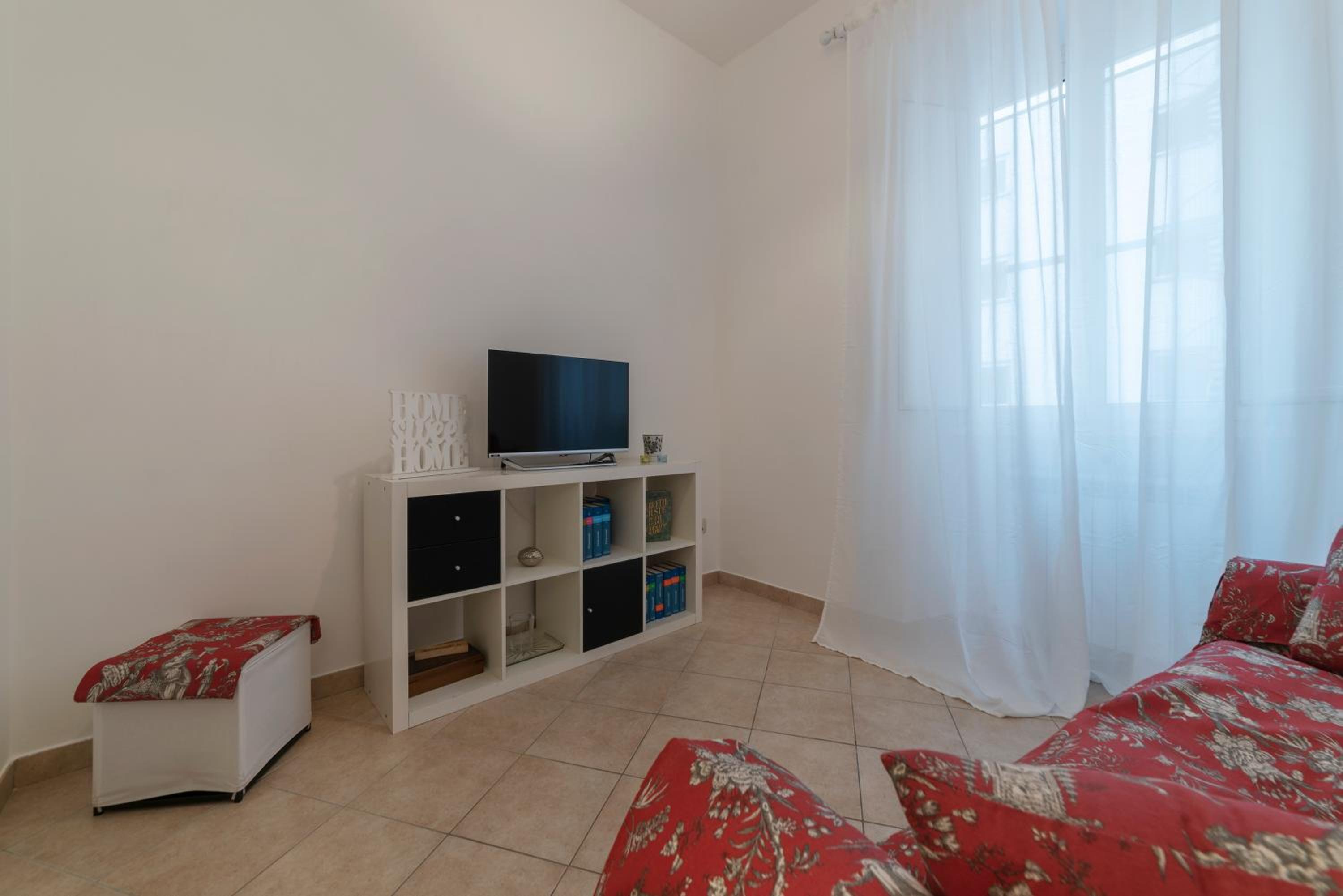 GuestHost - Villa Borghese & Villa Albani Apt — Rome photo 4