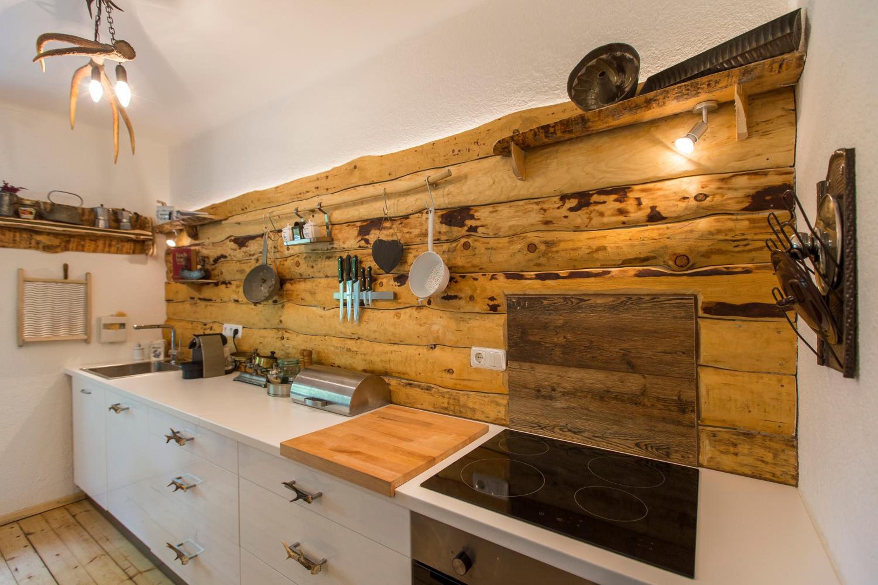 Forest Chalet, all famous ski areas around us, 15 min to city of salzburg, mountainview, panorama sauna, bath whirlpool, fire pit in garden up to 10 p