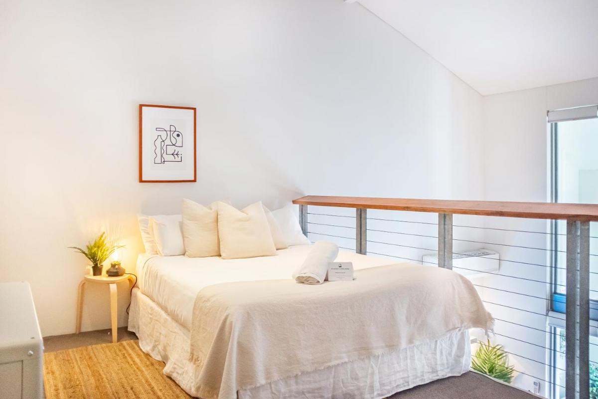 Spacious Lofty Loft by Sydney Dreams photo 4