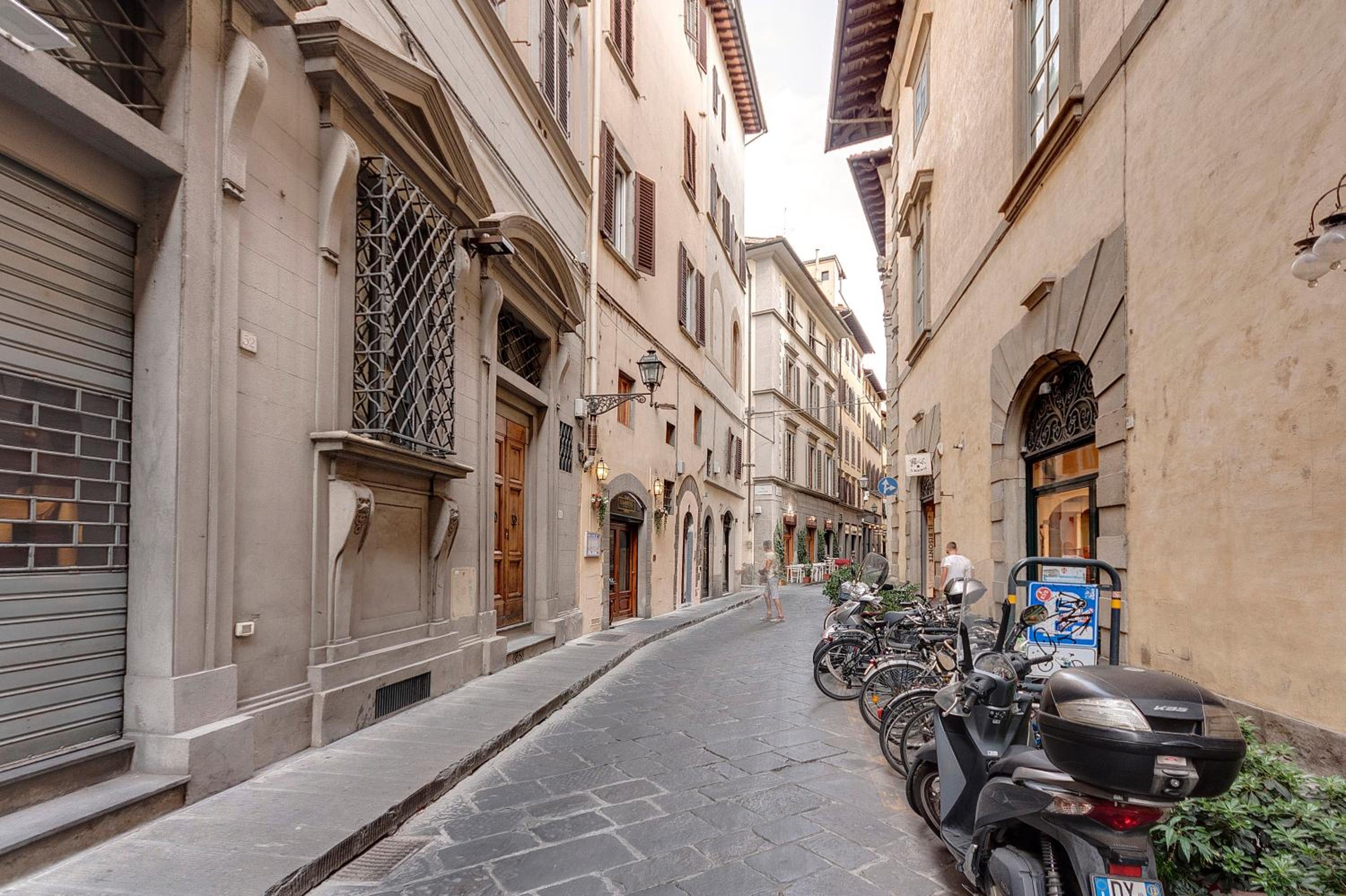Parione 12