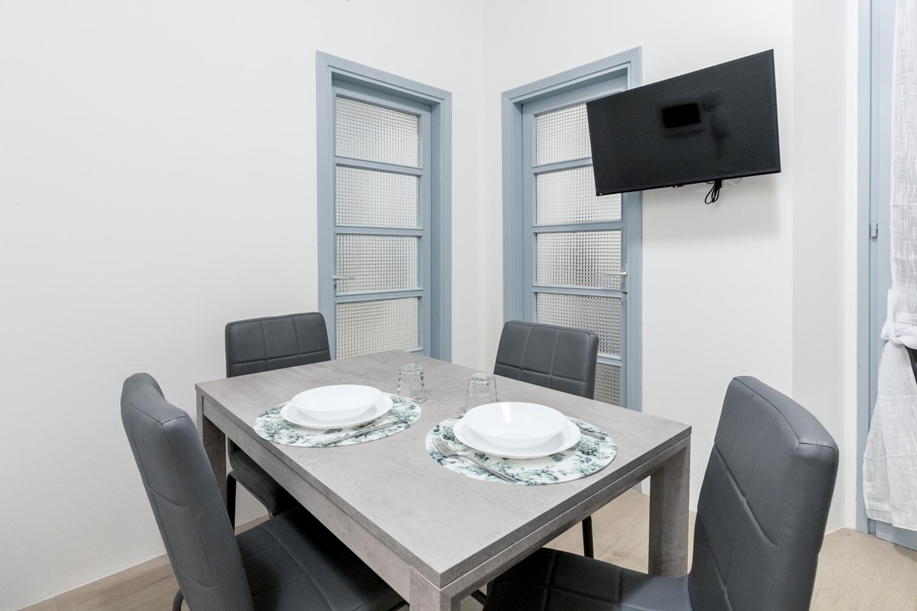 Alessia's Flat- Fantoni