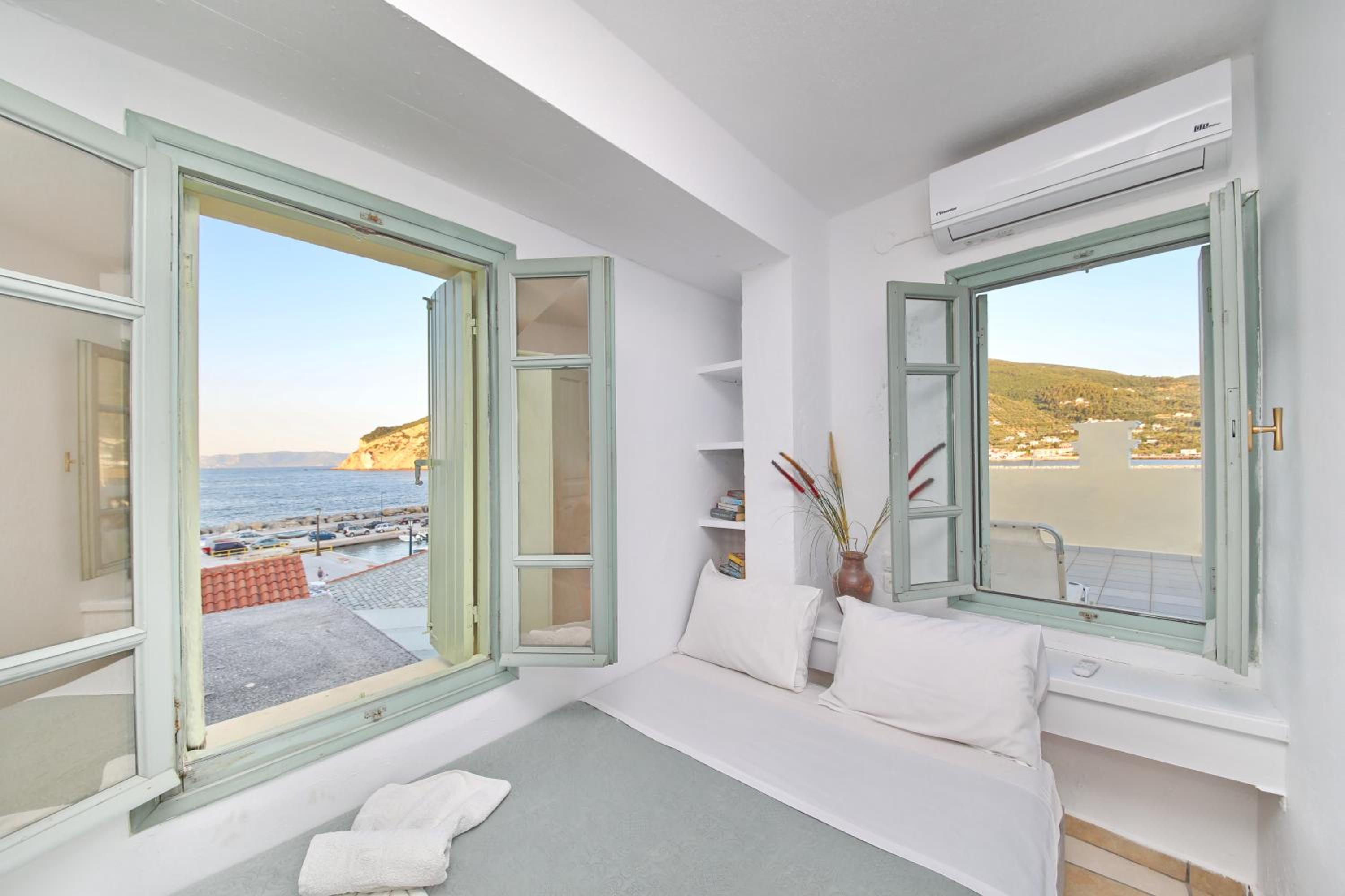 Faros Coastal Apartments photo 3