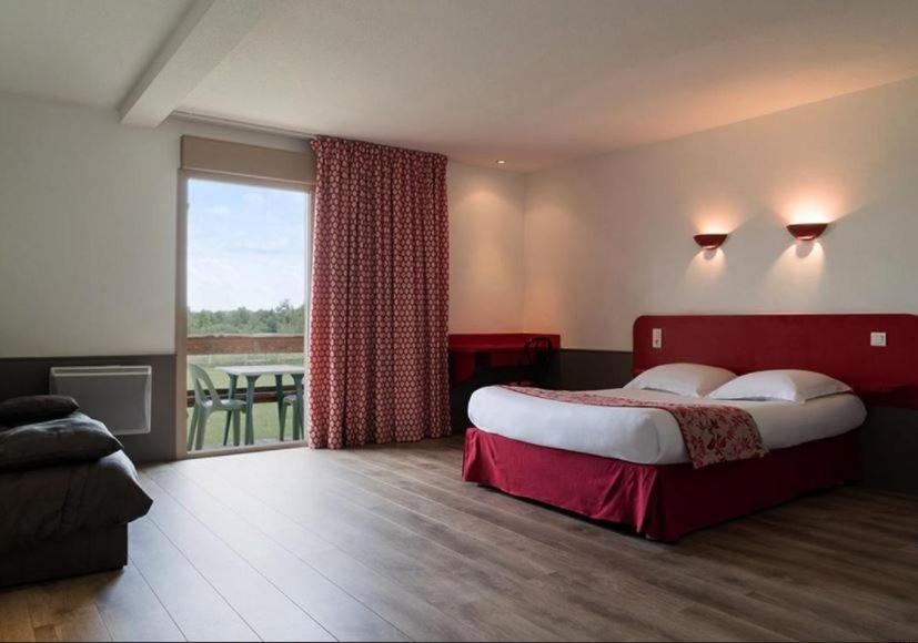 Logis Hôtel Restaurant La Vieille Ferme, Mâcon Nord view 2