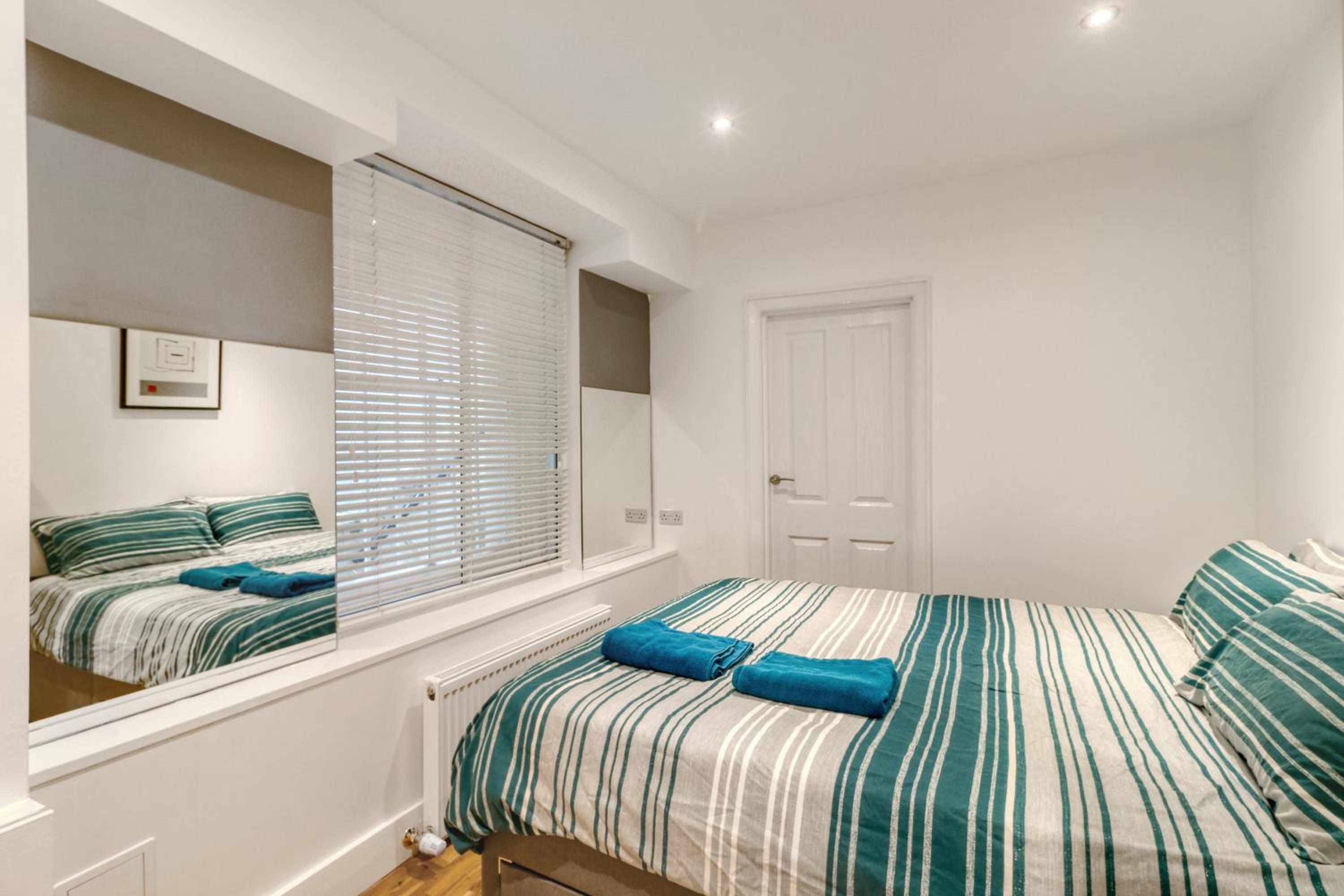 Holland Park Apartment