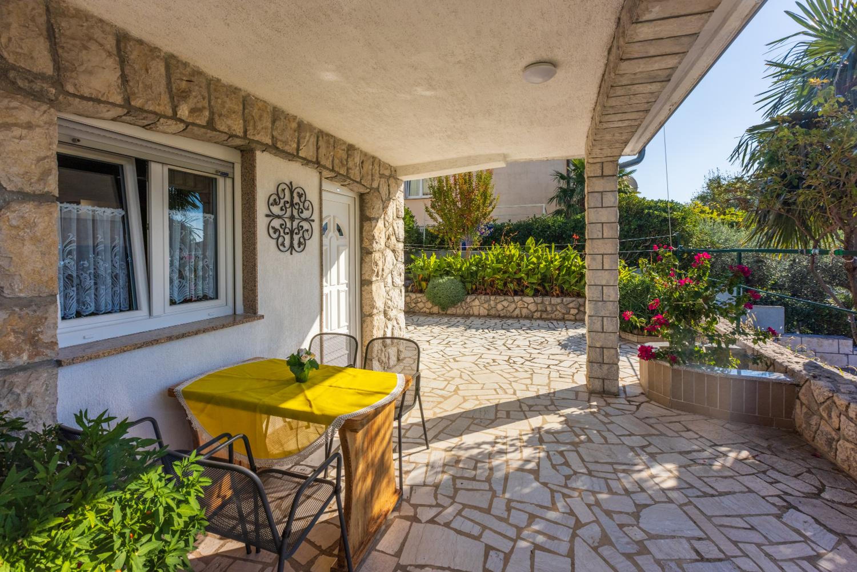 ELLEN Apartments 250m from the beach view 3