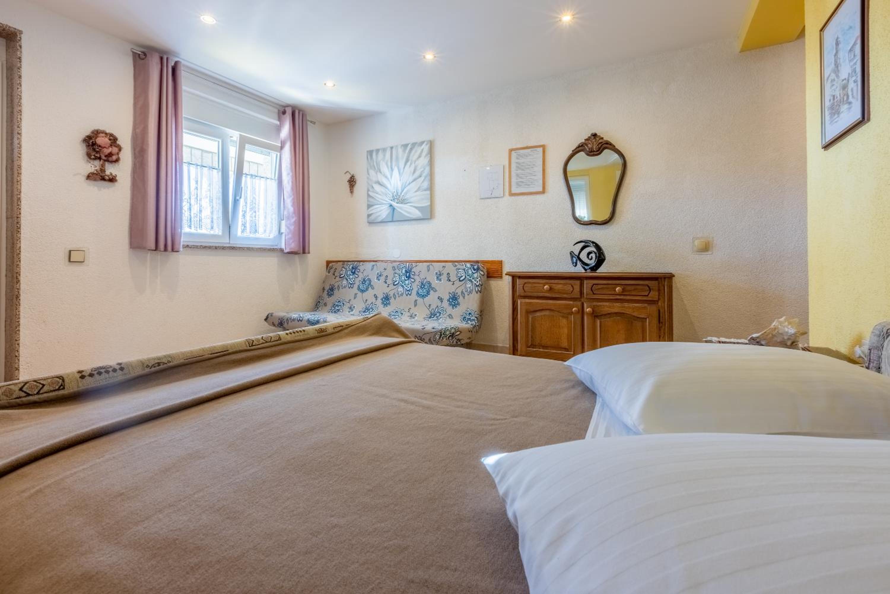 ELLEN Apartments 250m from the beach view 4
