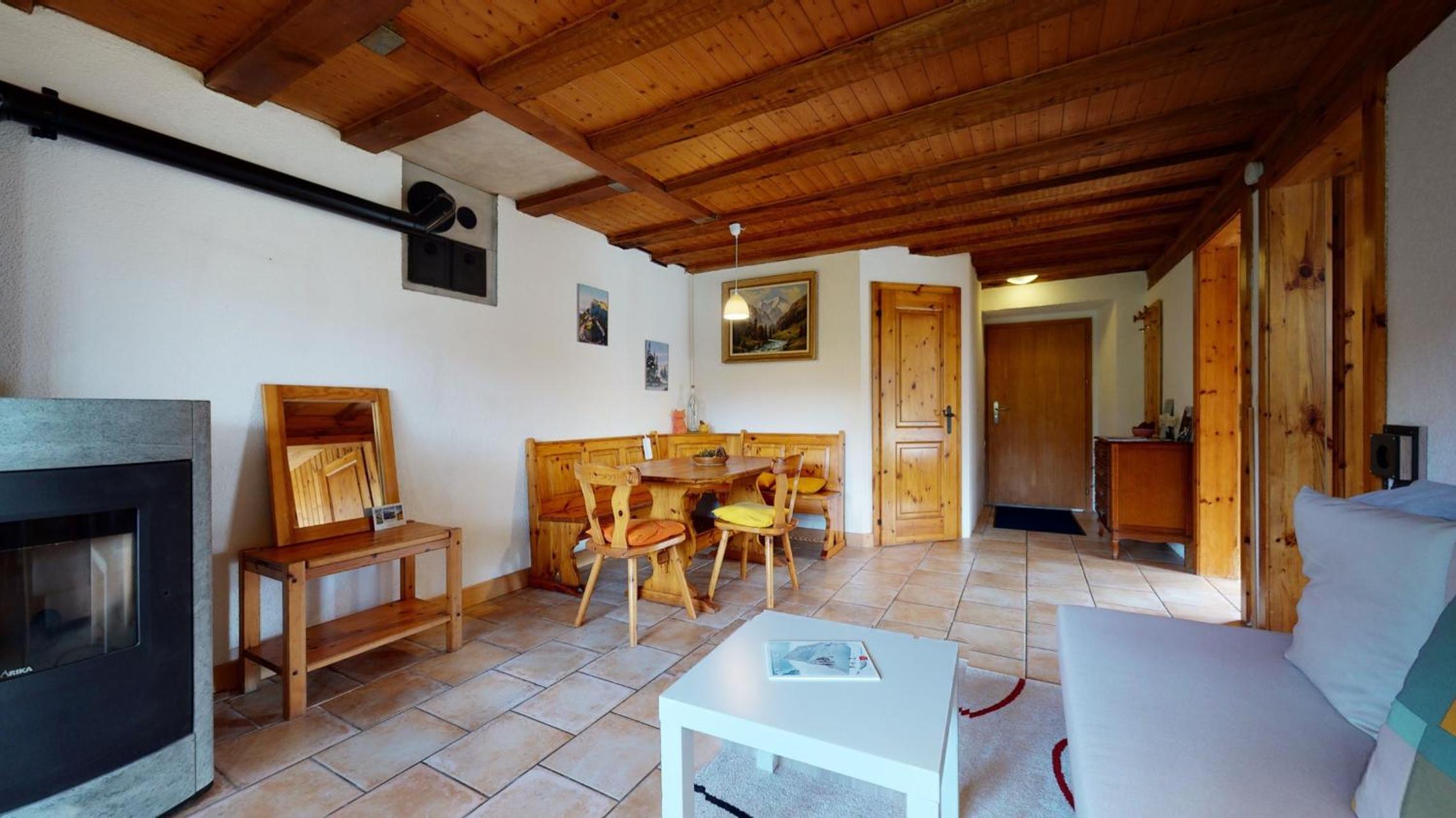 Les Hirondelles, cosy apartment with a magnificent view on the mountains