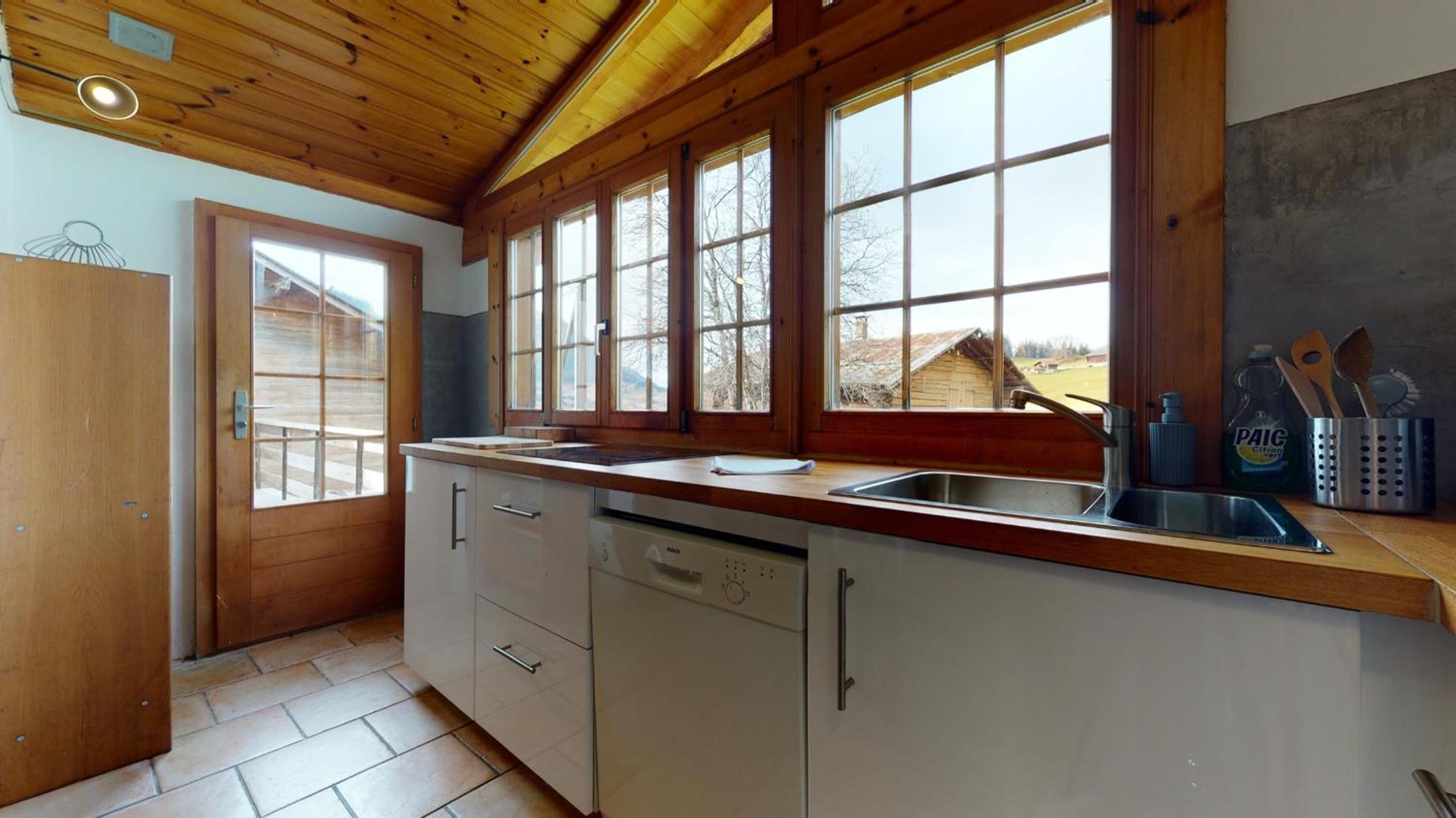 Les Hirondelles, cosy apartment with a magnificent view on the mountains