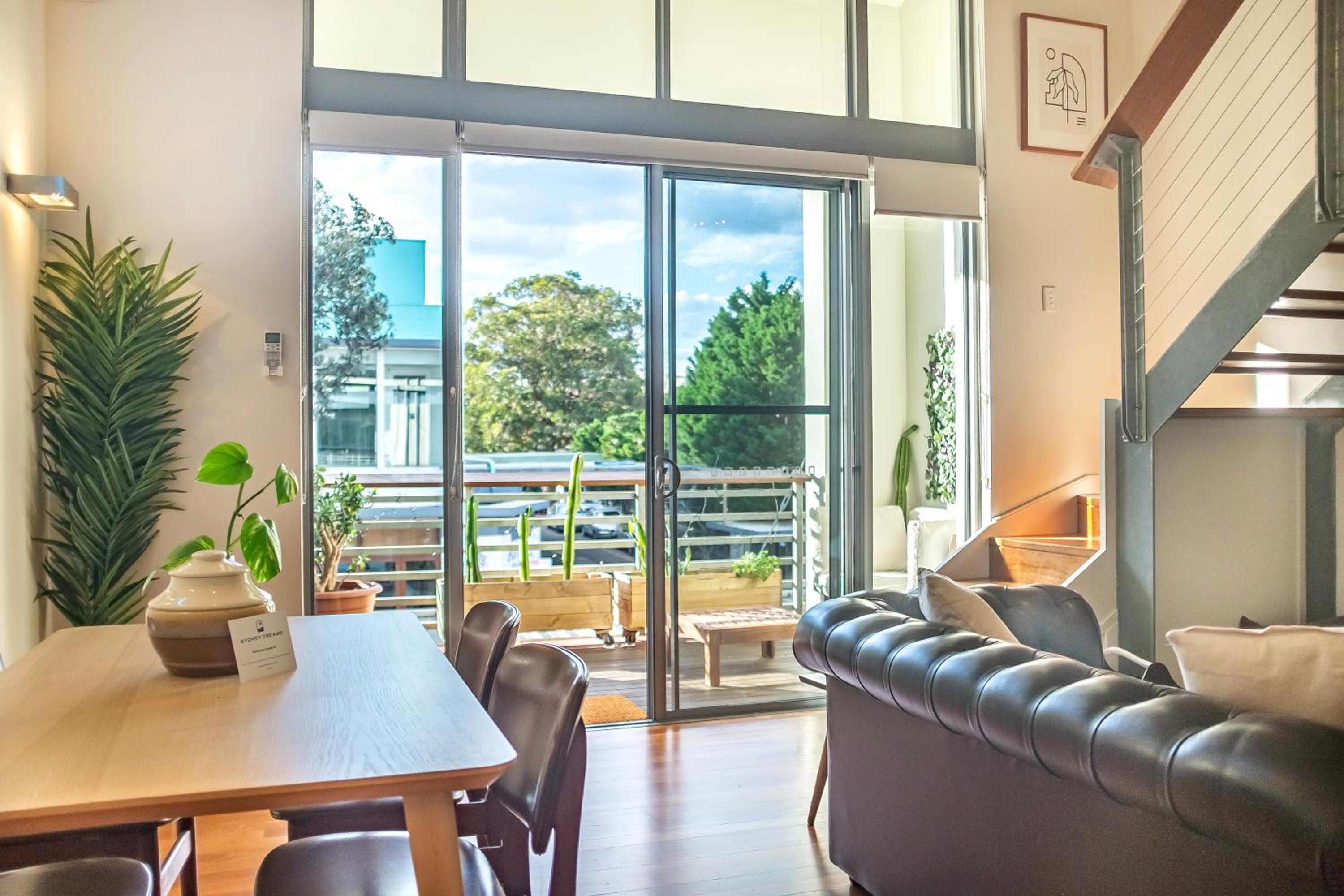 Spacious Lofty Loft by Sydney Dreams photo 3