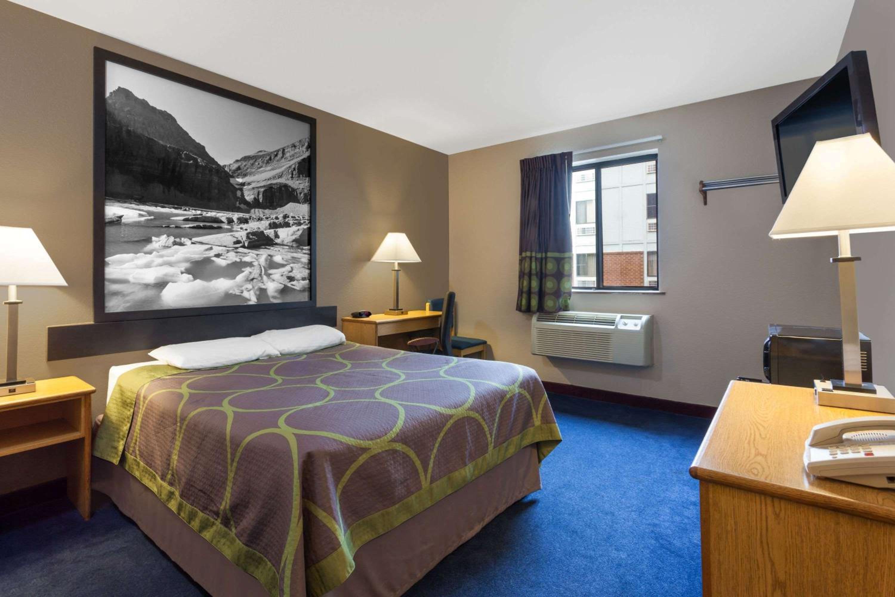 Super 8 by Wyndham Helena view 4