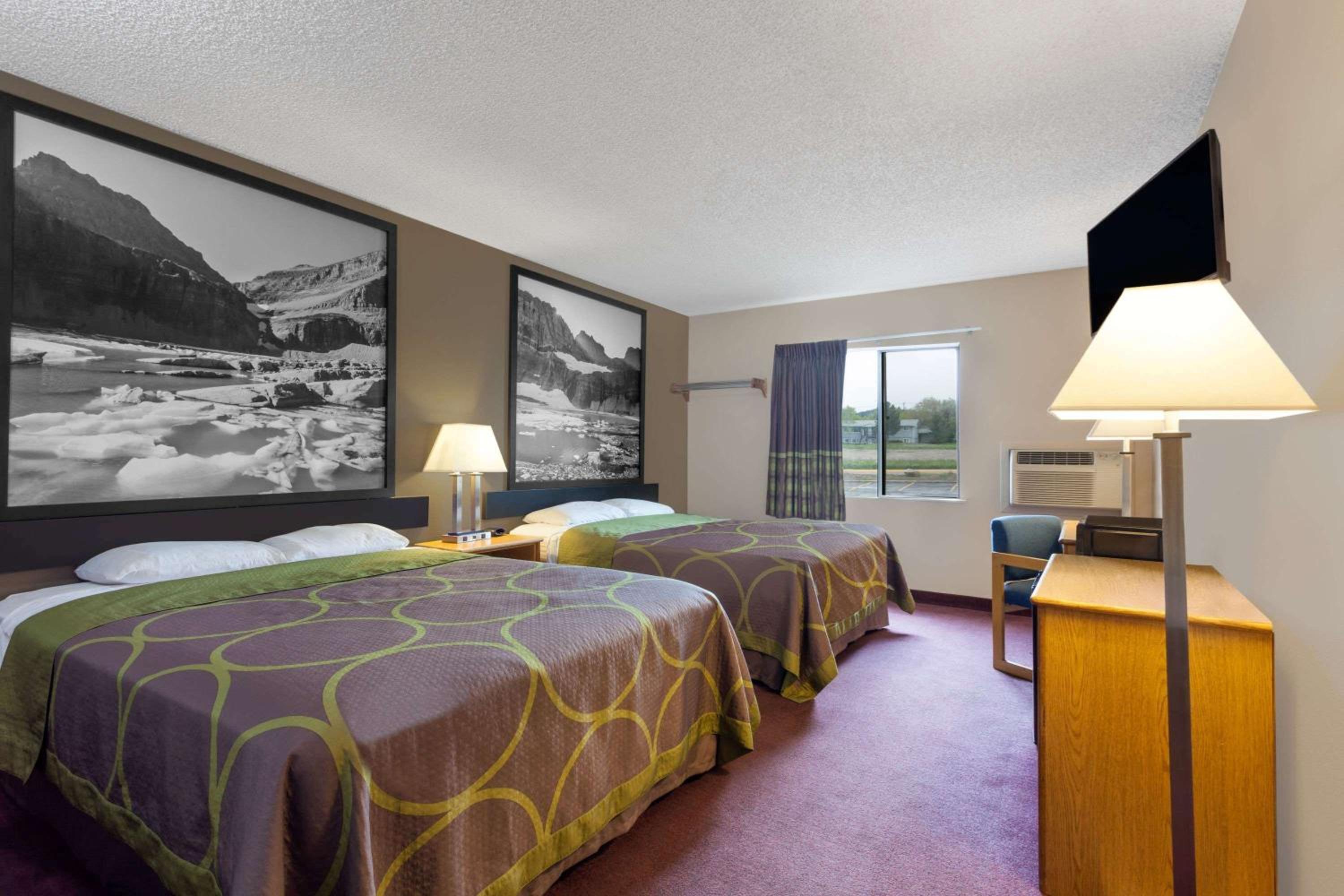 Super 8 by Wyndham Helena view 5
