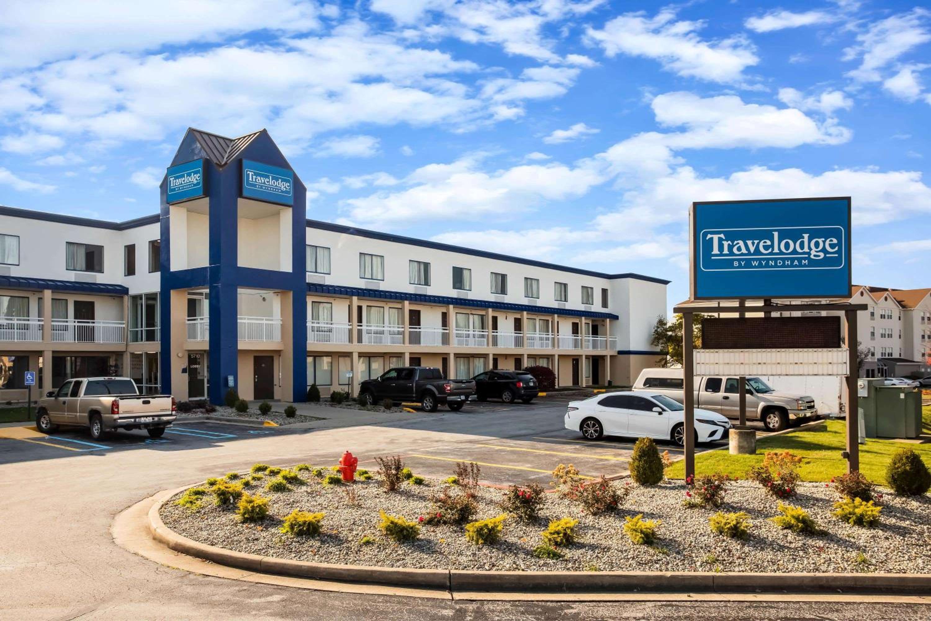 Hotel Travelodge by Wyndham Fort Wayne North - Image 1