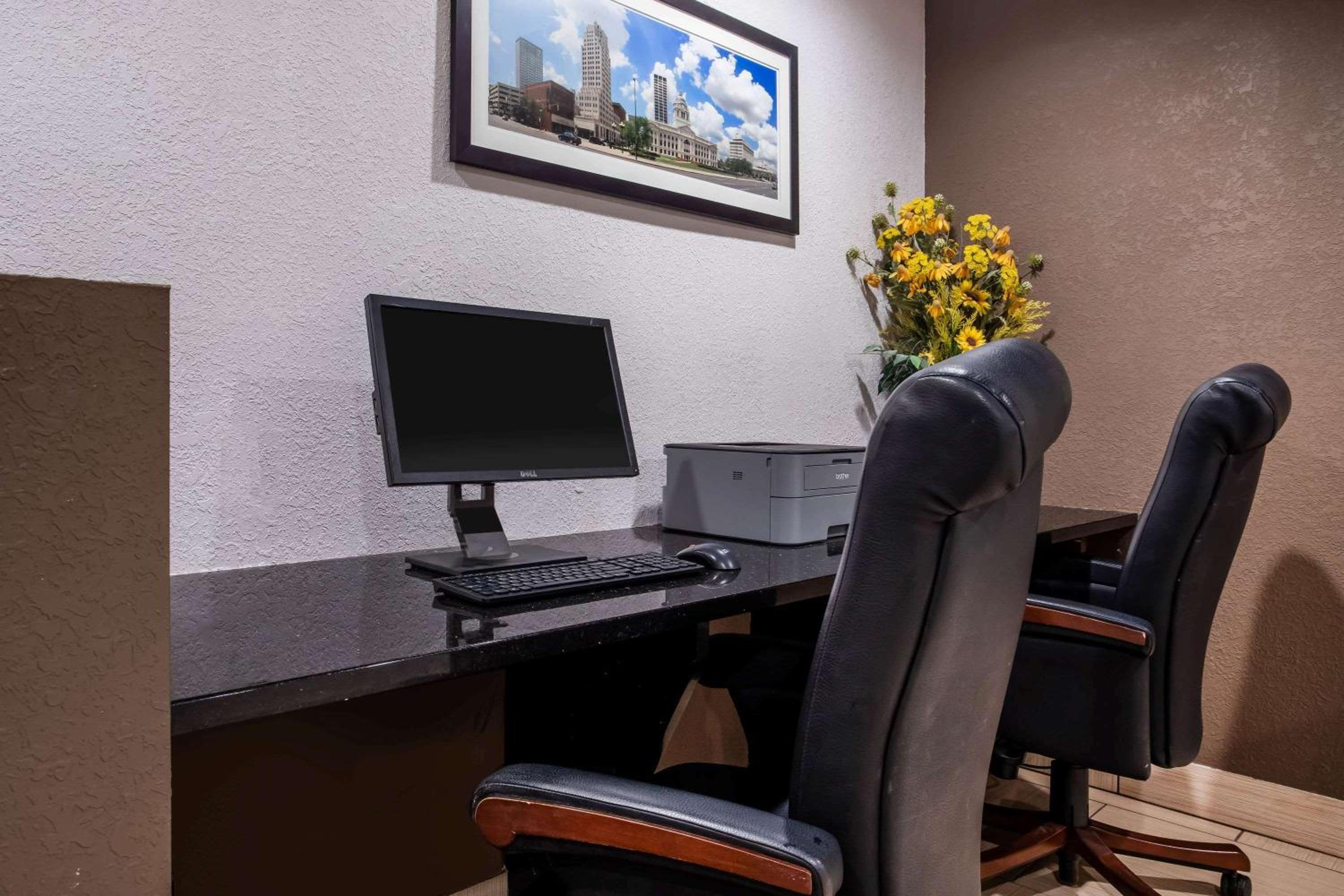 Travelodge by Wyndham Fort Wayne North view 5