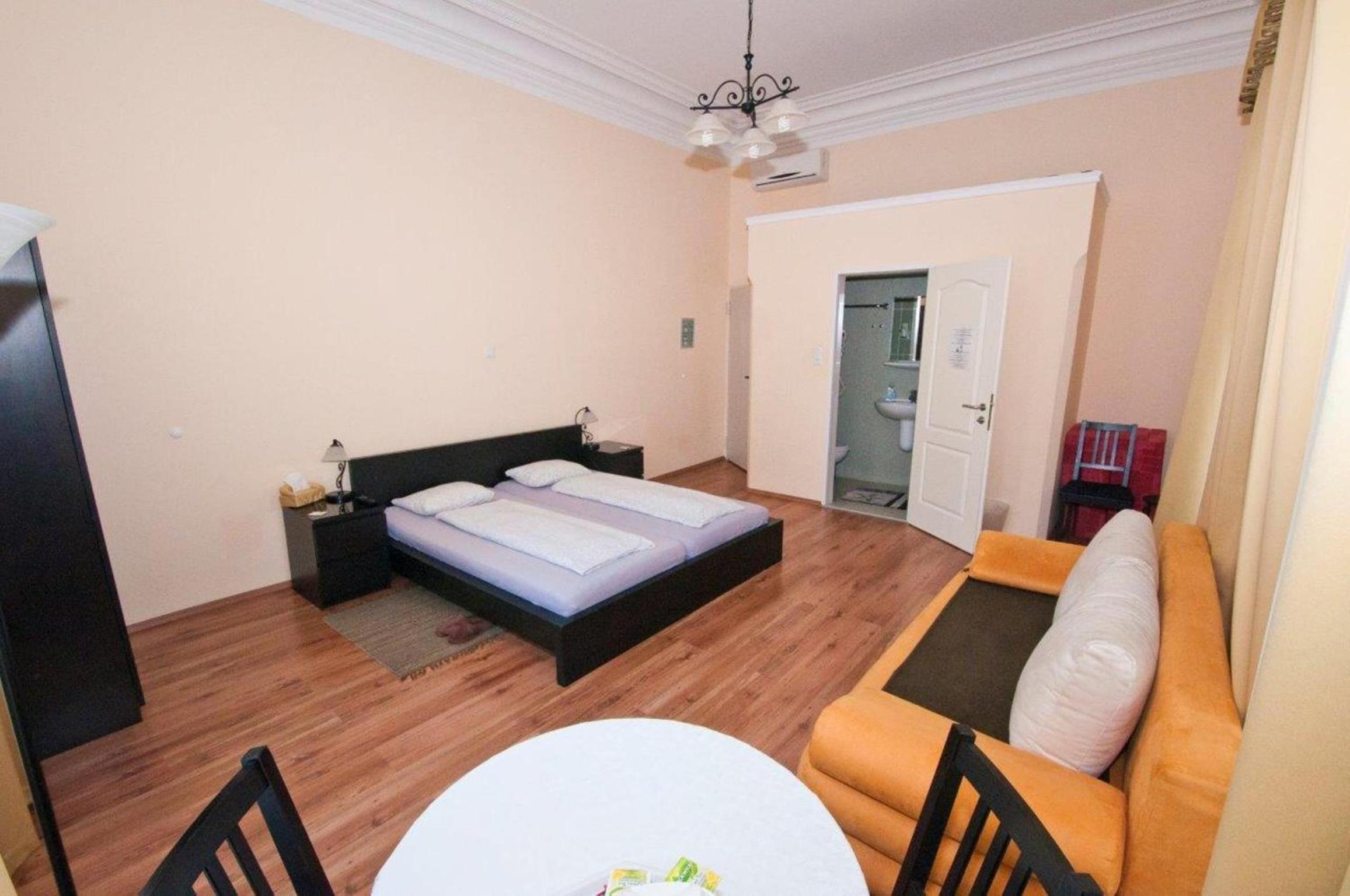 K+T Boardinghouse