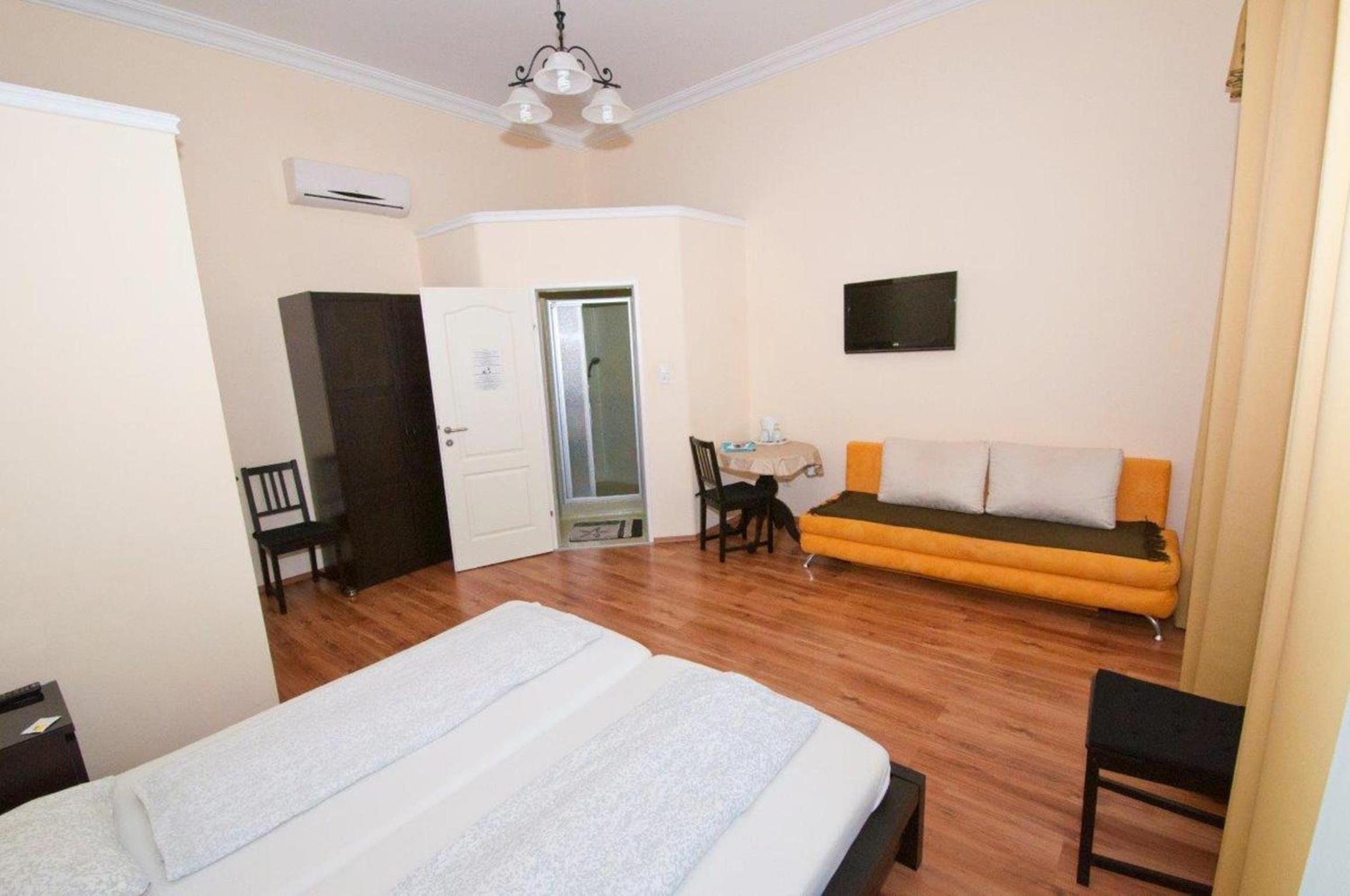 K+T Boardinghouse