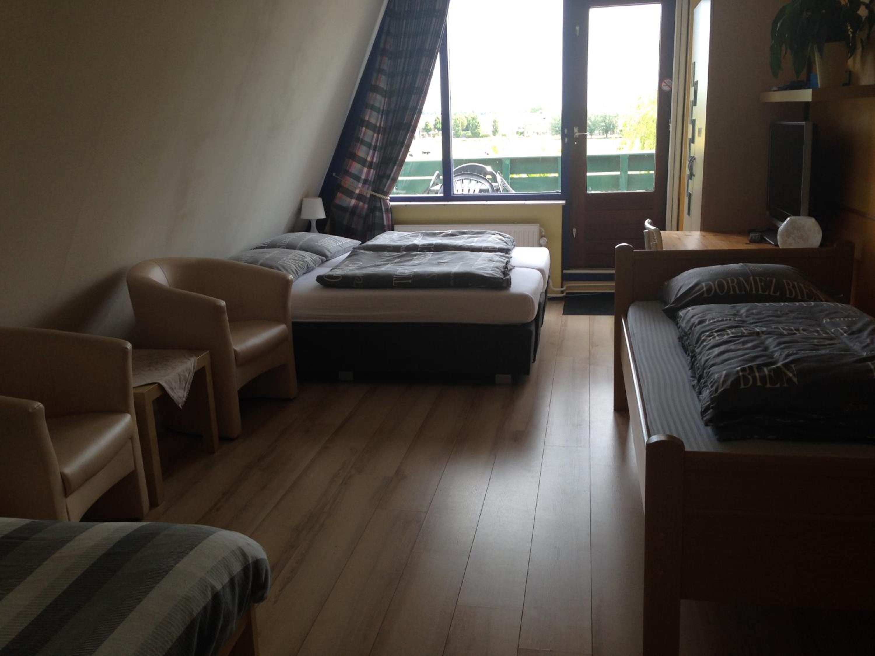 Photo 33