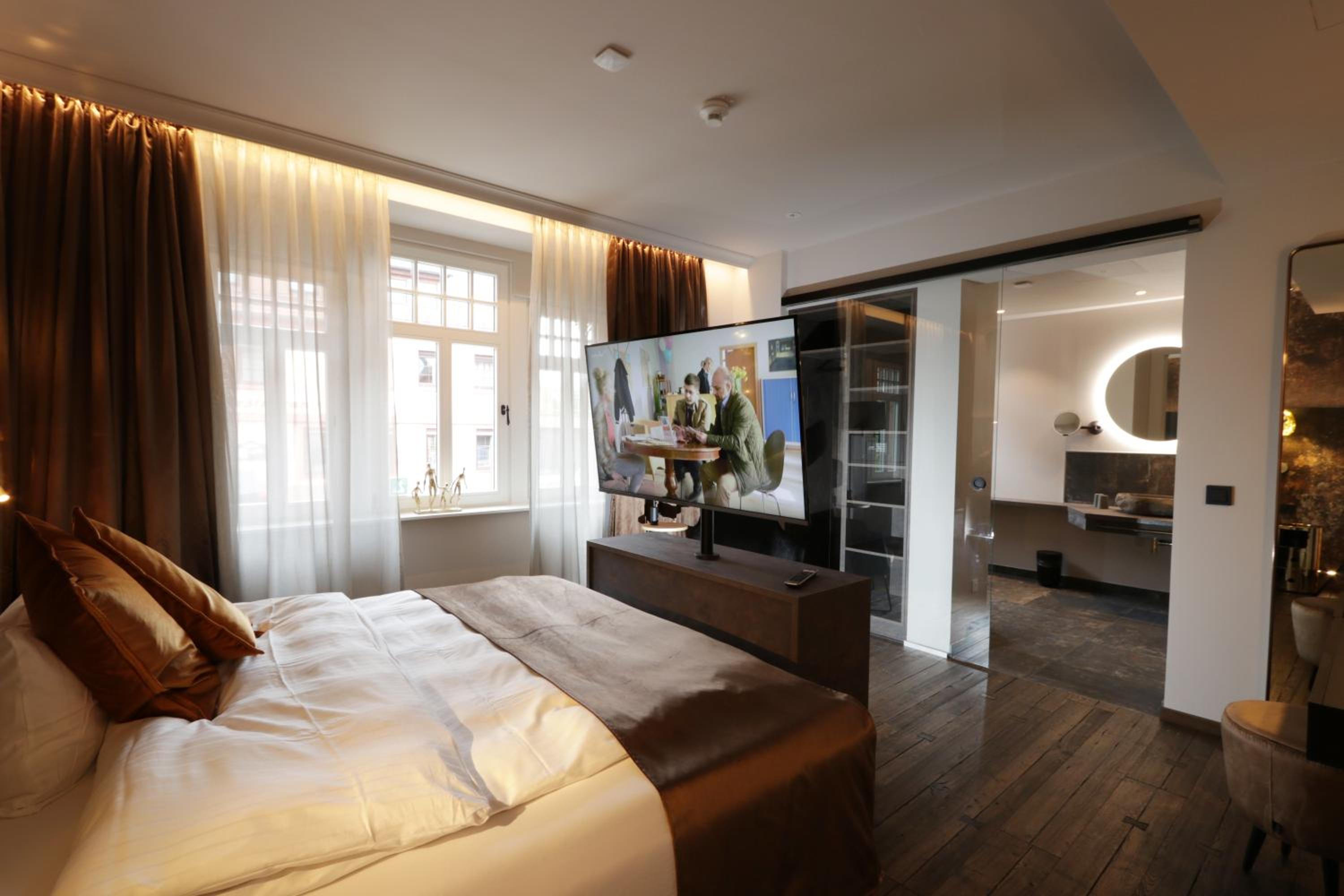 REINHARDTs HOTEL - Property Image 36