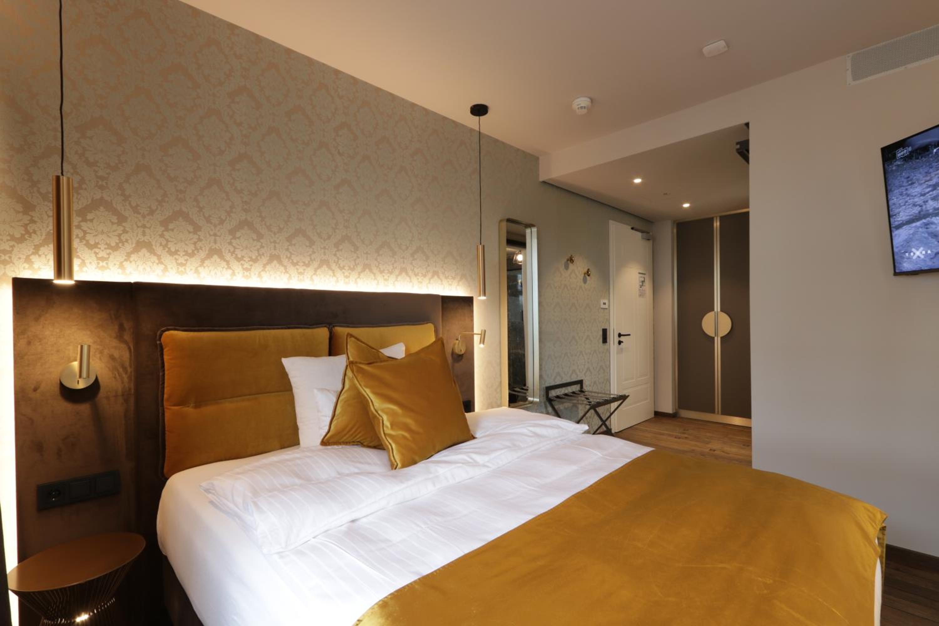 REINHARDTs HOTEL - Property Image 39