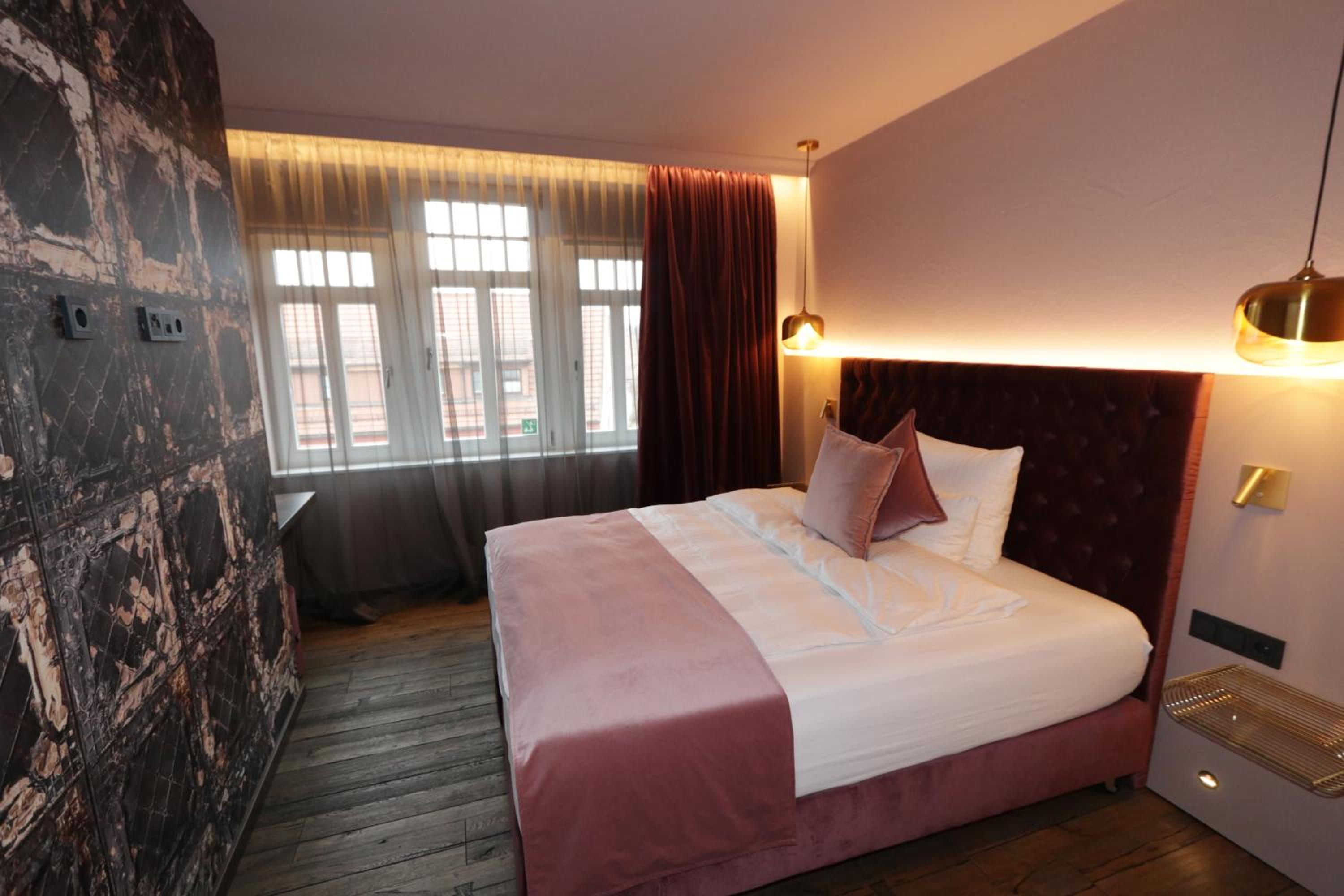REINHARDTs HOTEL - Property Image 1