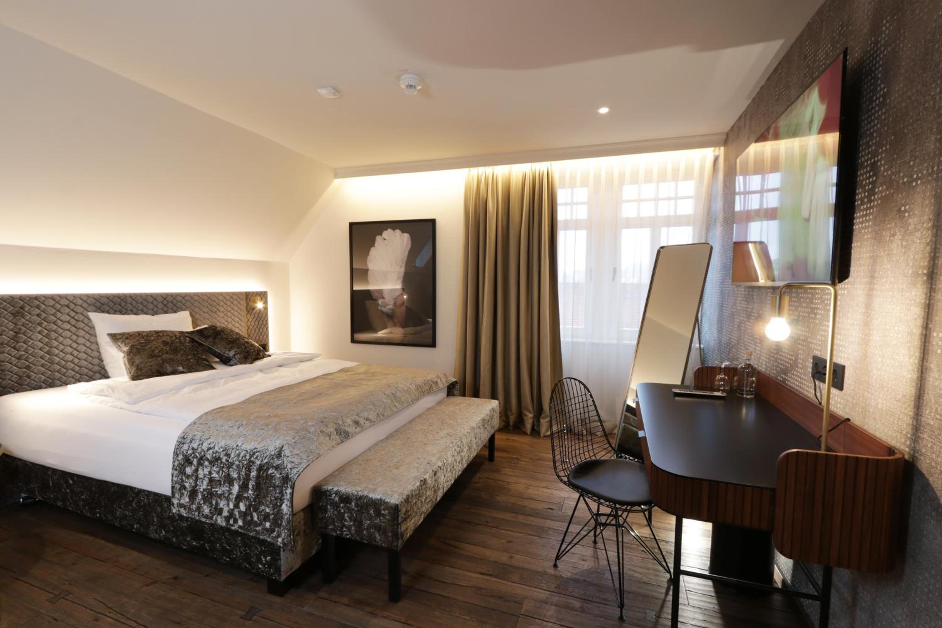 REINHARDTs HOTEL - Property Image 7