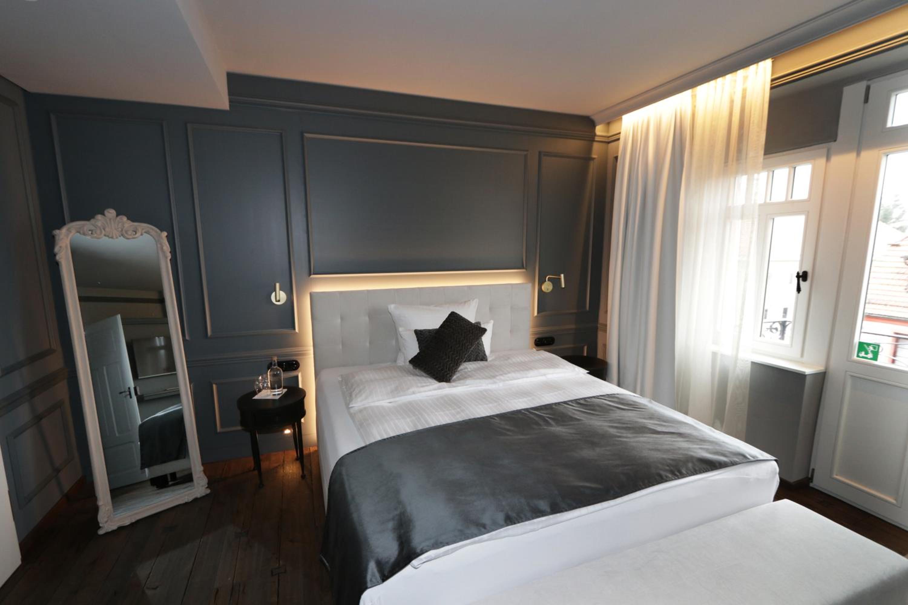 REINHARDTs HOTEL - Property Image 12