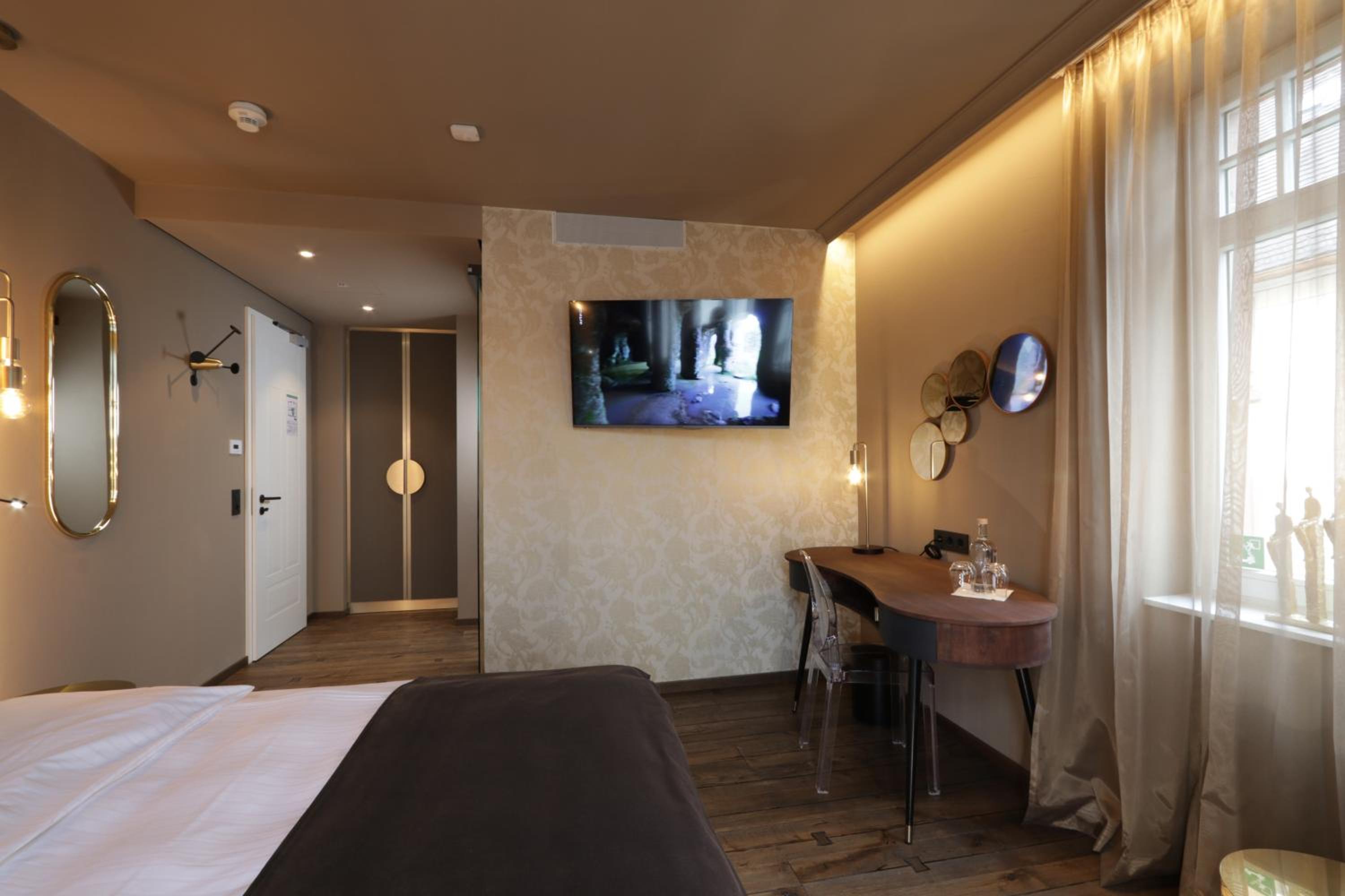 REINHARDTs HOTEL - Property Image 16