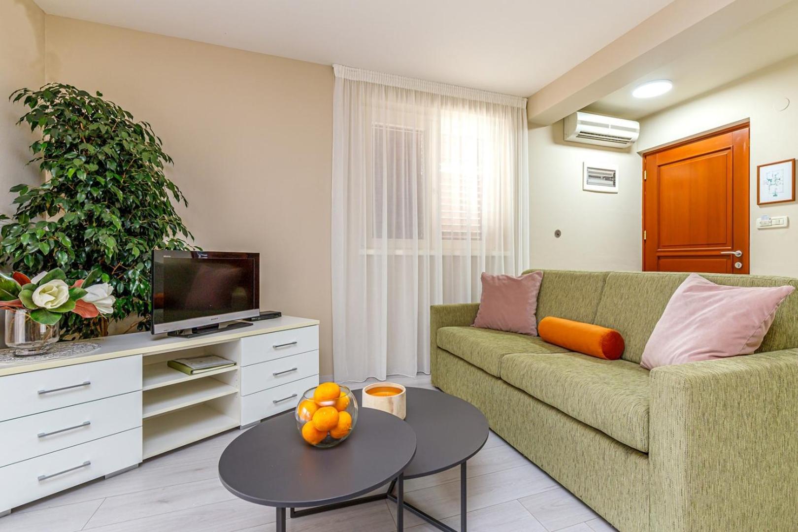 Apartment Complex Irena with Pool - Property Image 12