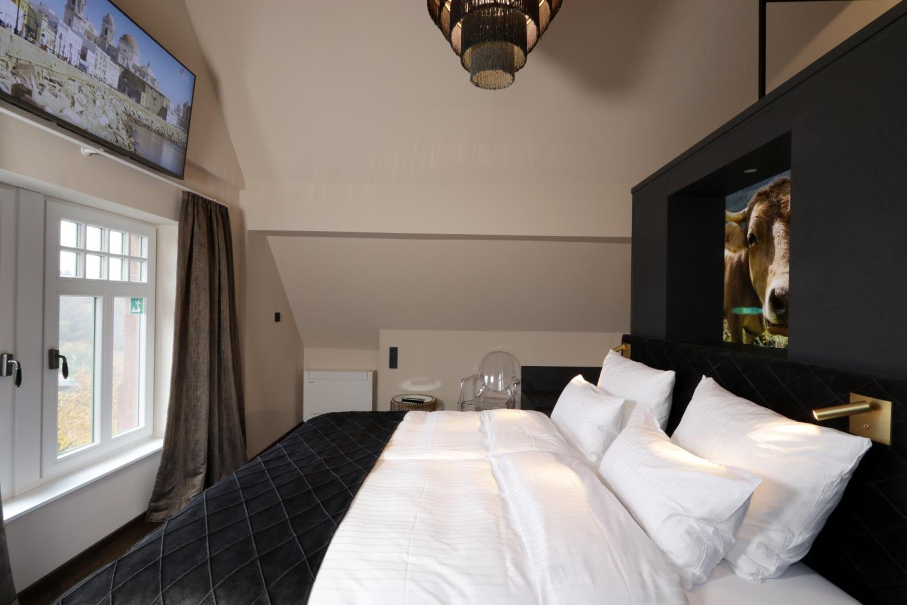REINHARDTs HOTEL - Property Image 19
