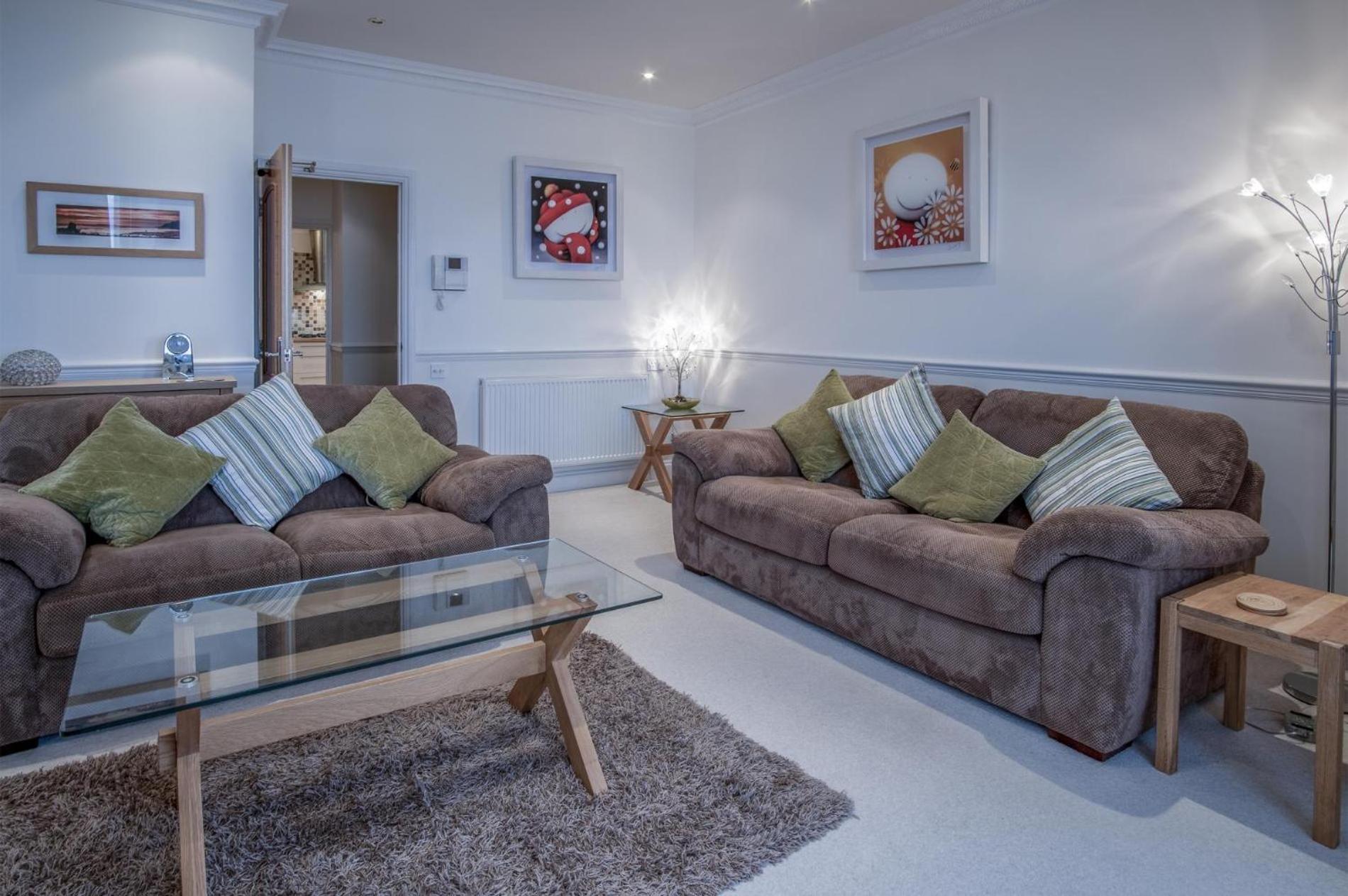 South Beach View - 2 Bedroom Apartment - Tenby view 5